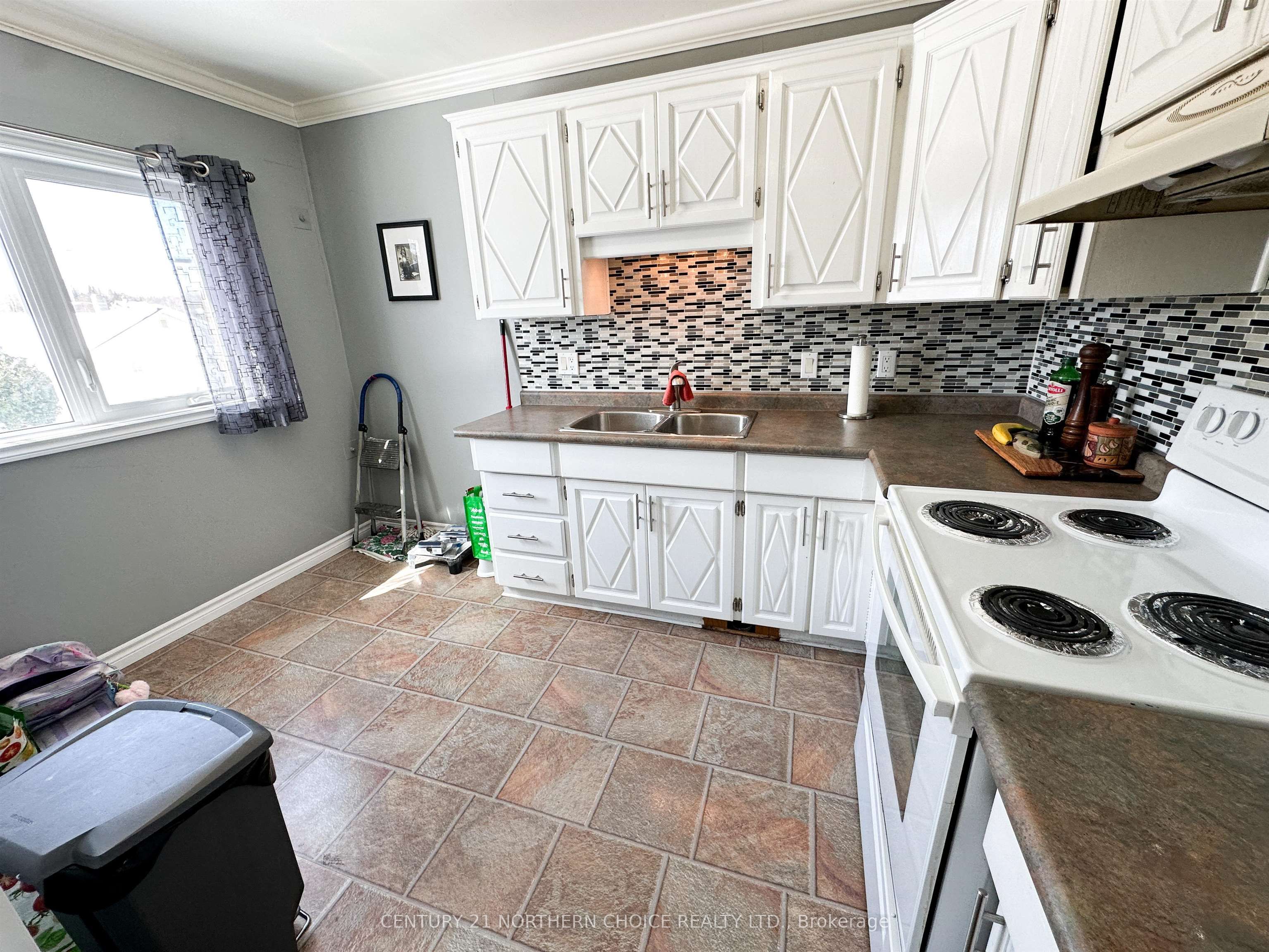 6 Pine Crescent, Red Lake, ON P0V 2M0 photo 4