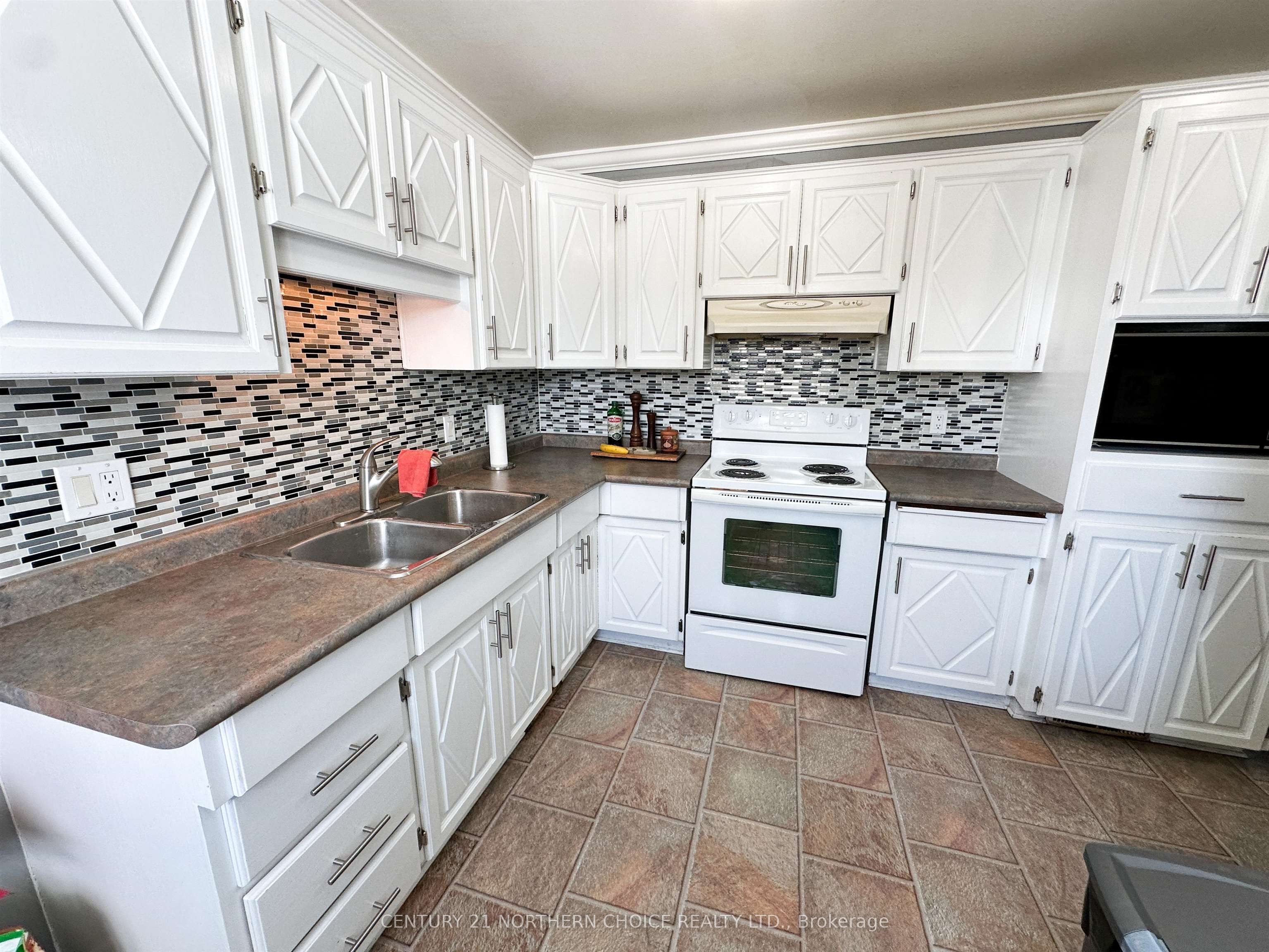 6 Pine Crescent, Red Lake, ON P0V 2M0 photo 5