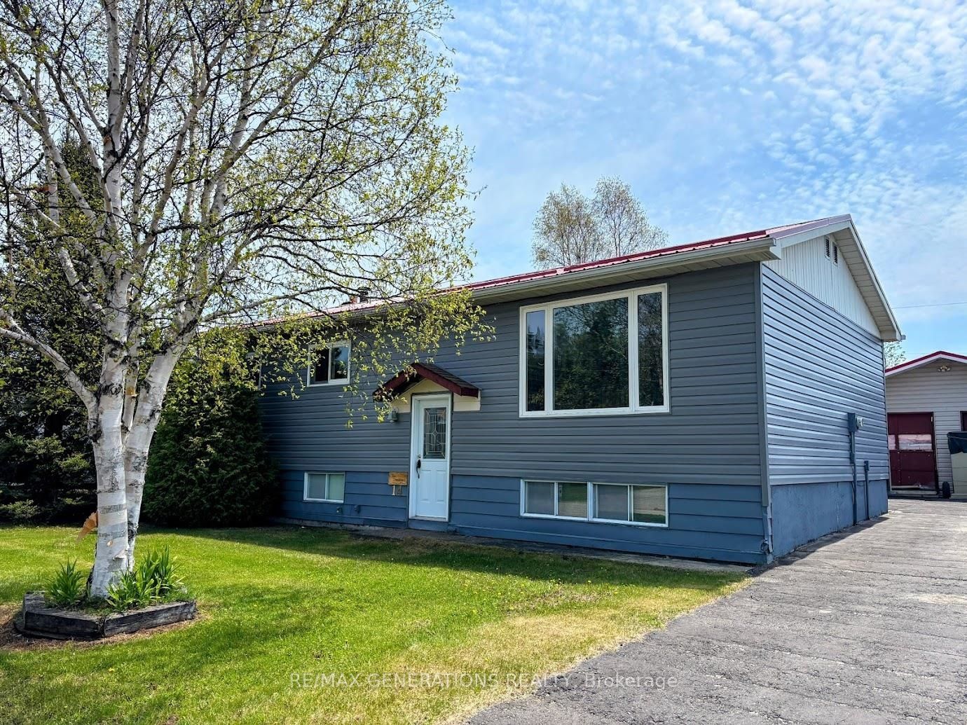 14 Lloyd Irwin Street, Marathon, ON P0T 2E0