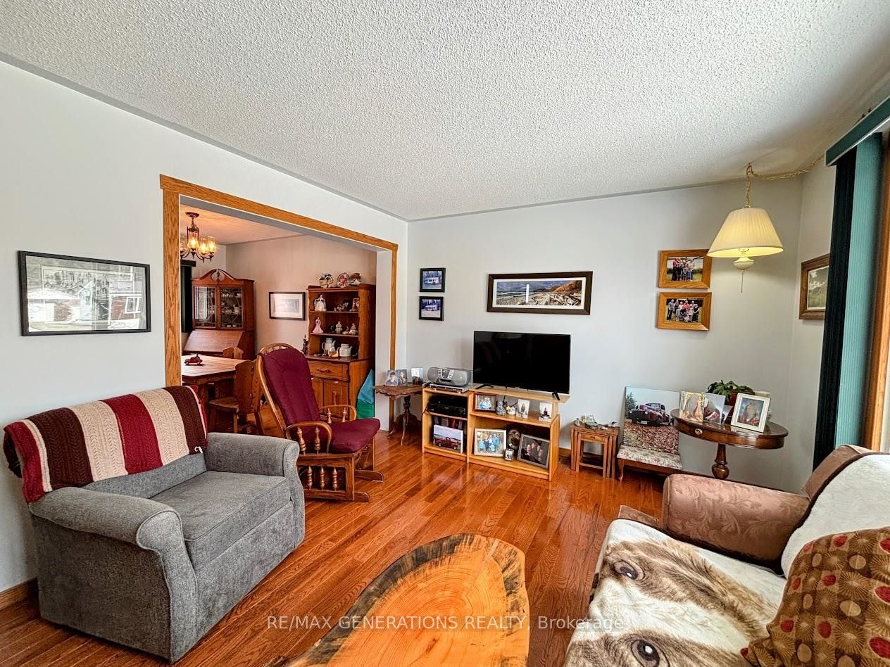 14 Lloyd Irwin Street, Marathon, ON P0T 2E0 photo 4