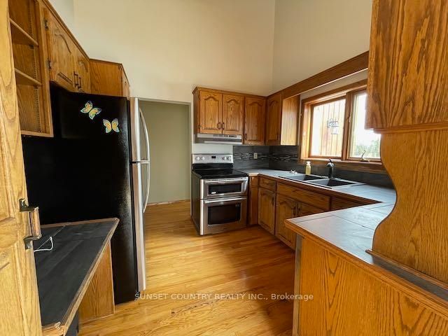 699 Coombes Drive, Kenora Remote Area, ON P8N 2Y5 photo 2
