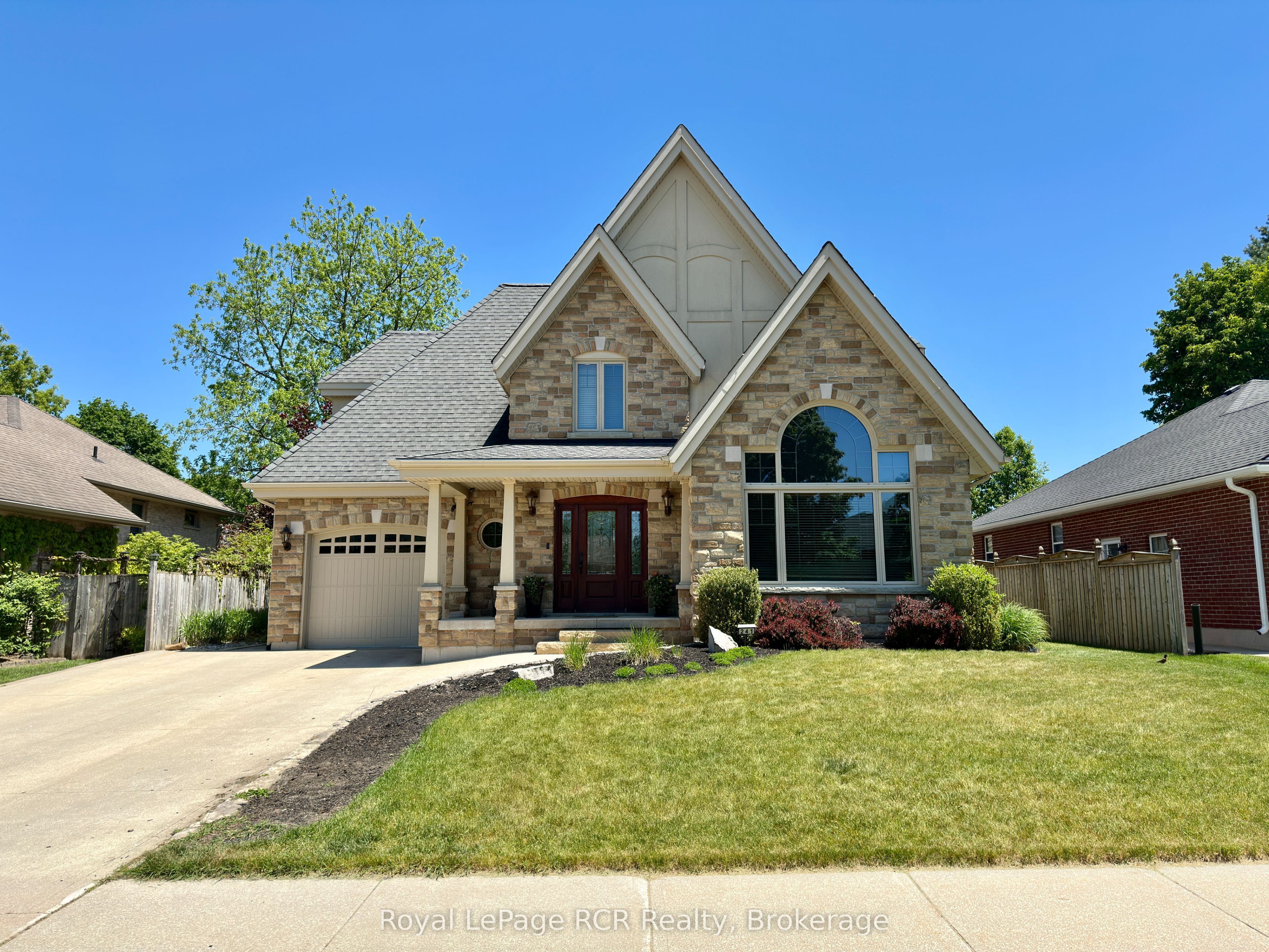 241 4th Street Crescent, Hanover, ON N4N 3S9