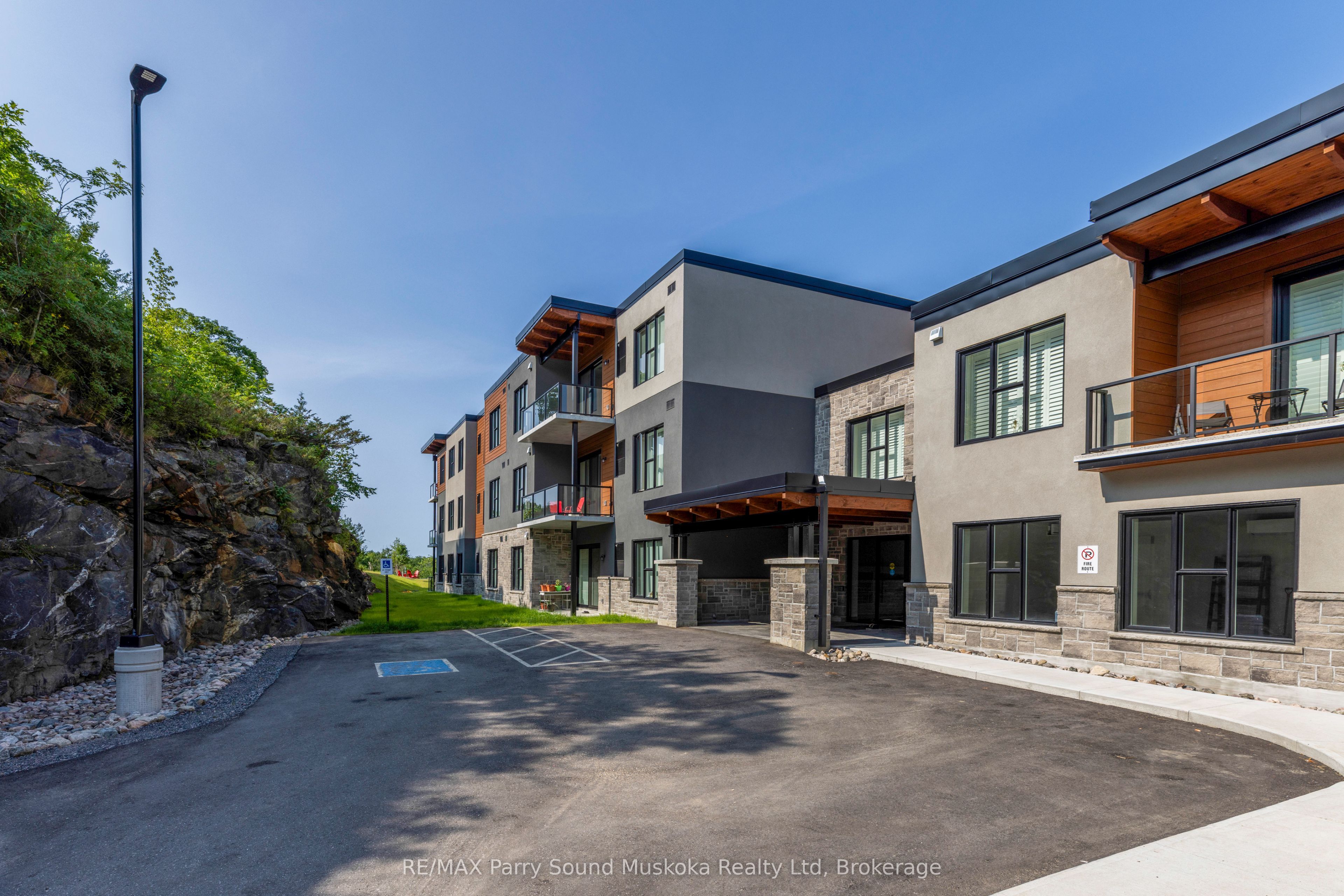 20 Salt Dock Road 105, Parry Sound, ON P2A 0E7 photo 2