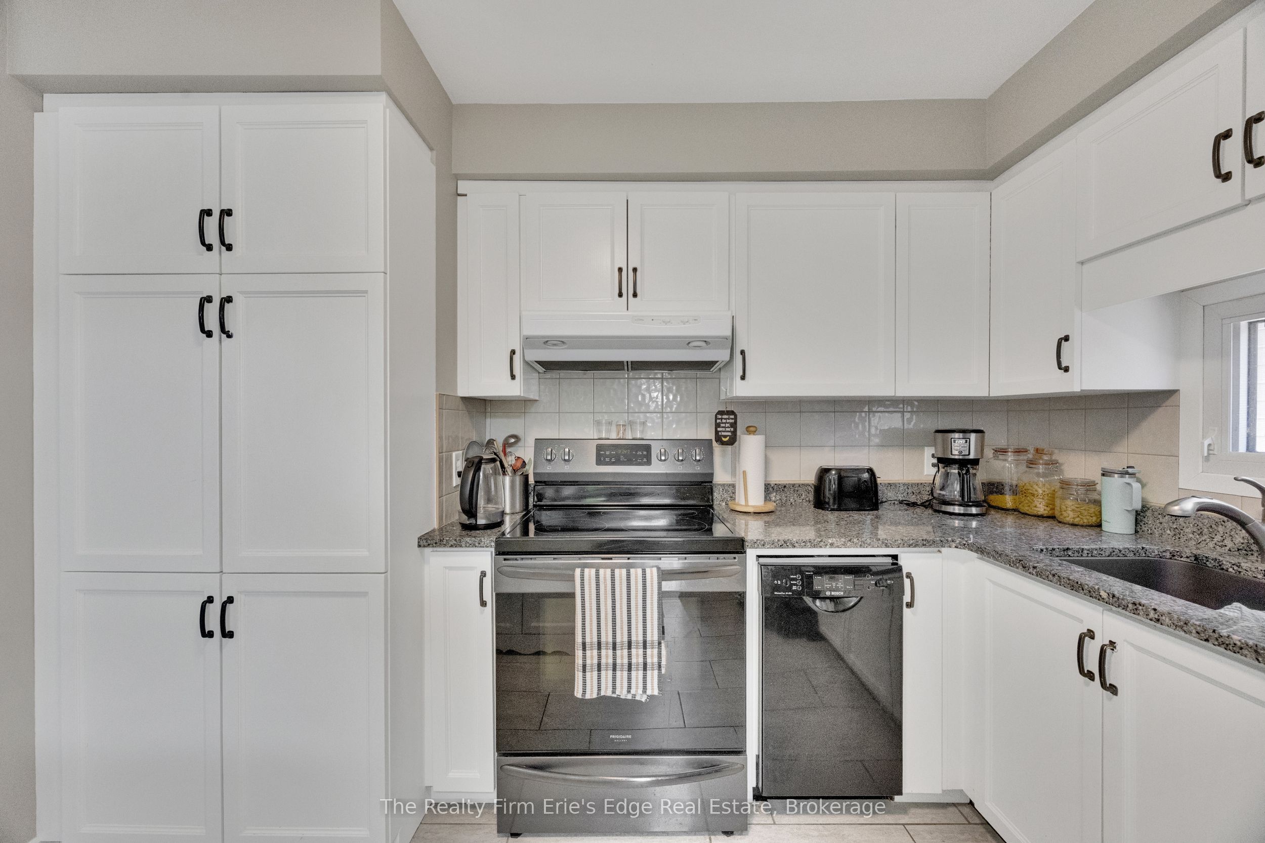 16 Hawkins Crescent, Tillsonburg, ON N4G 5K7 photo 2