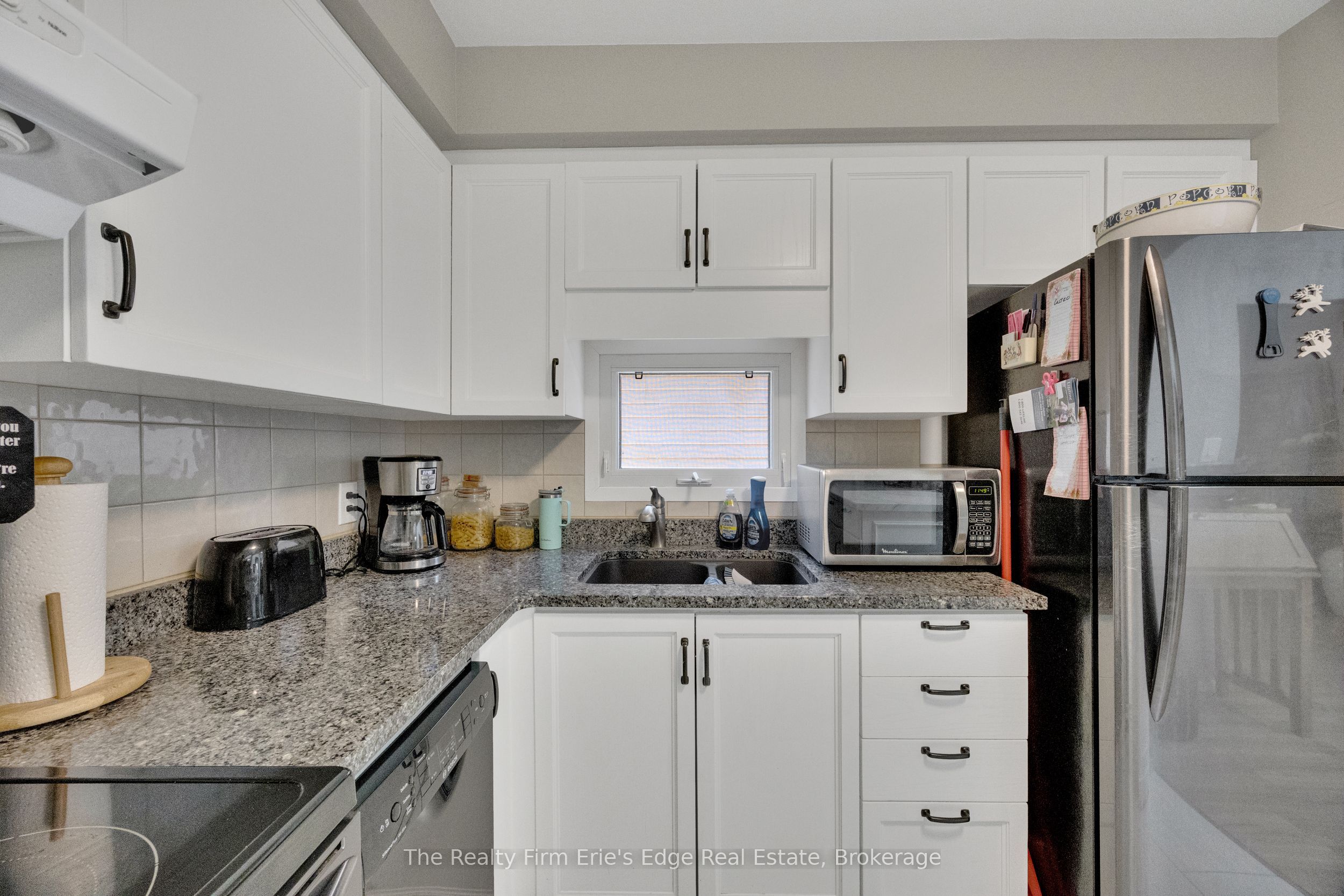 16 Hawkins Crescent, Tillsonburg, ON N4G 5K7 photo 3