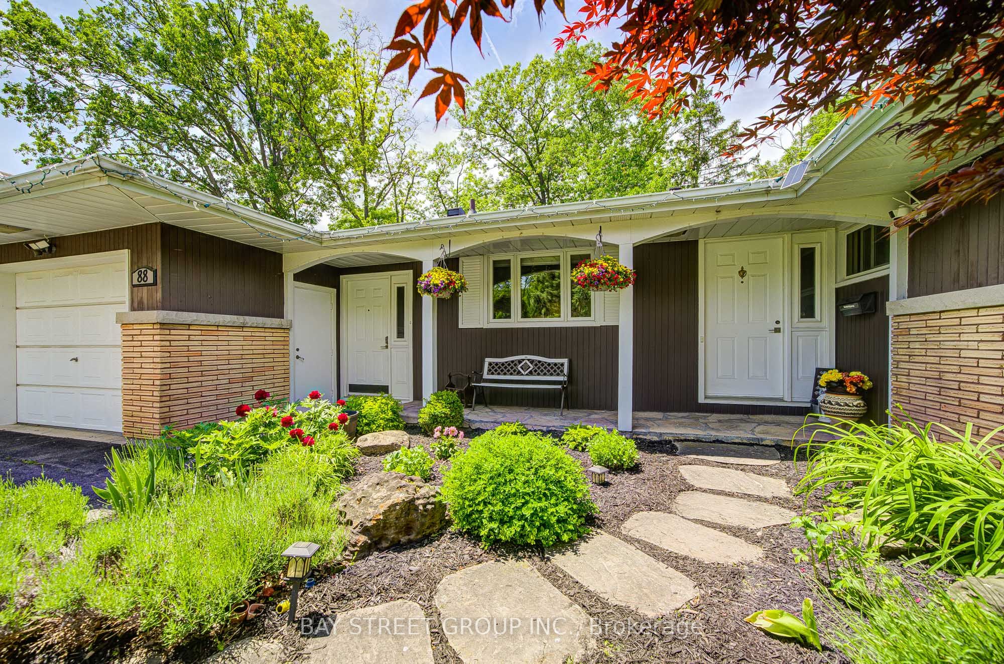 88 MARSDALE Drive, St. Catharines, ON L2T 3S9 photo 2