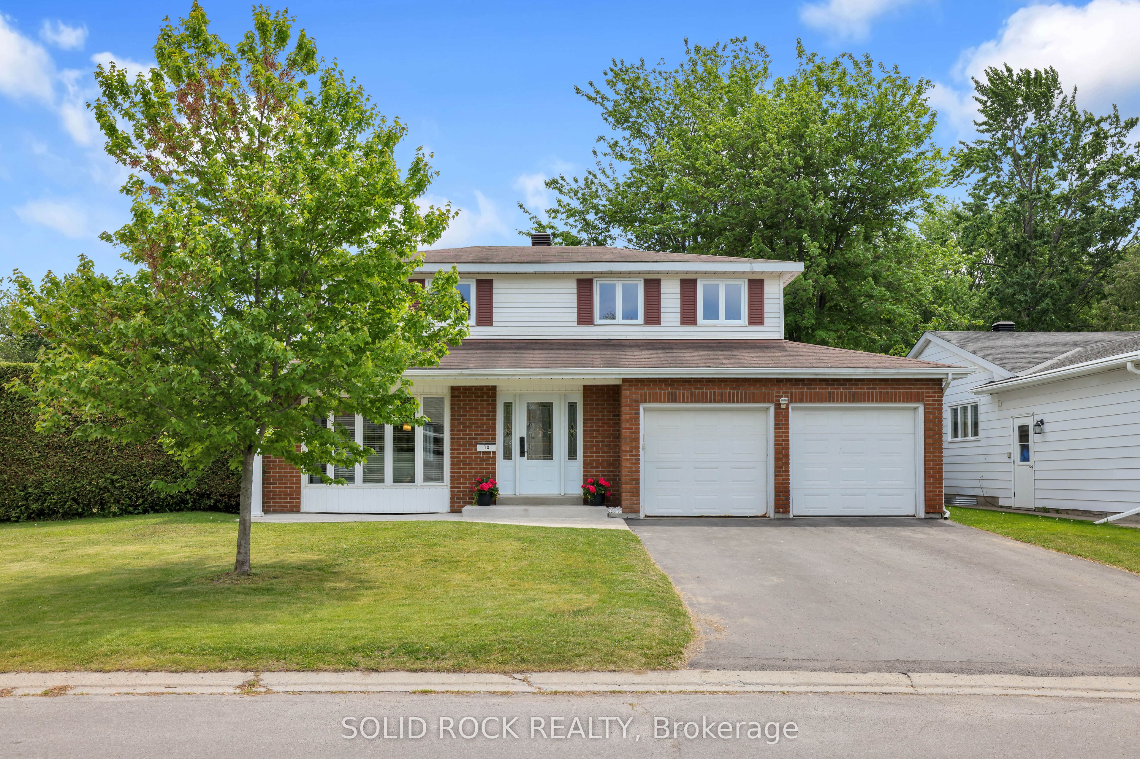 10 Highpark Crescent, Blackburn Hamlet, ON K1B 3G8