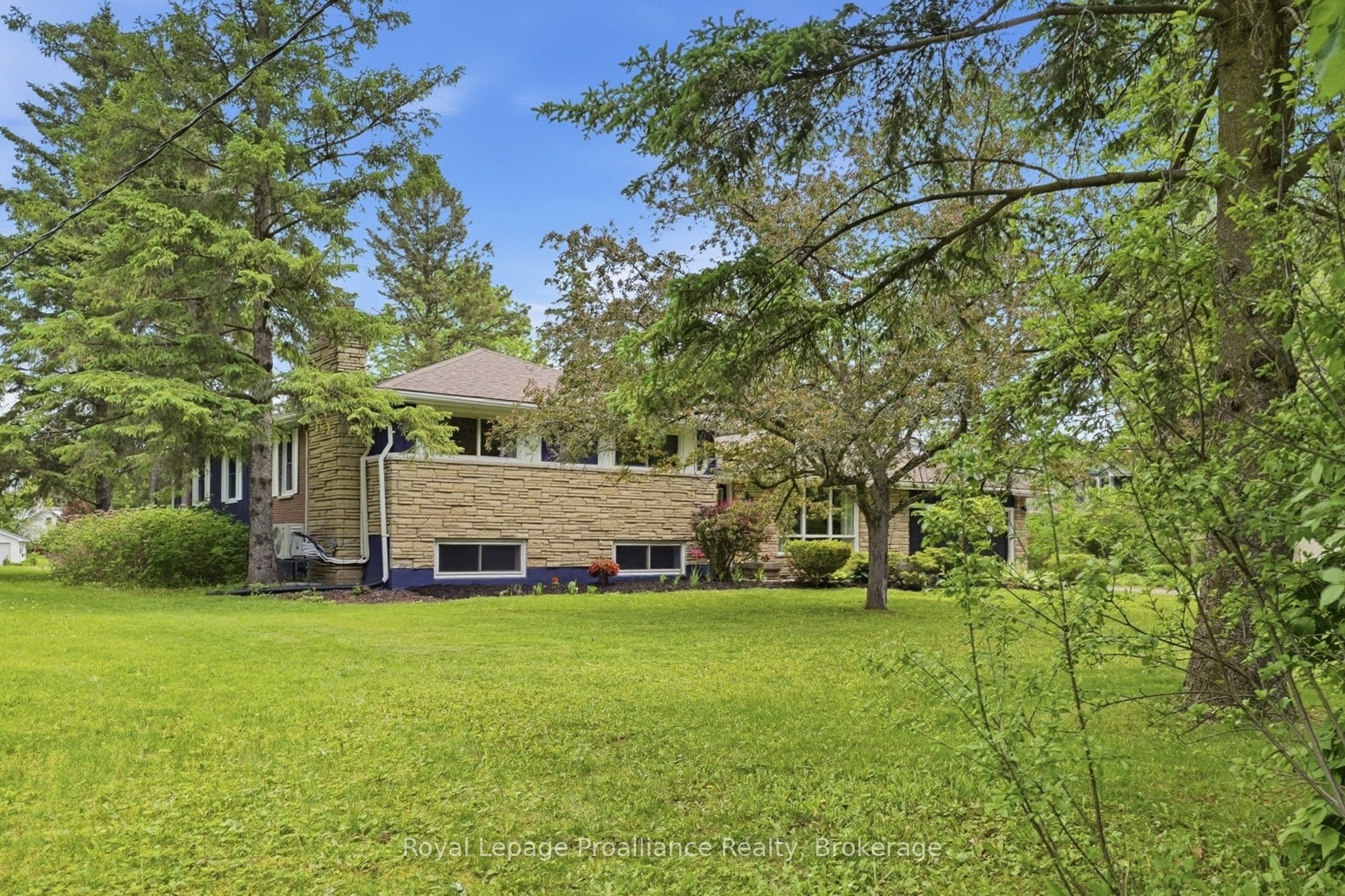 51 Selena Avenue, Belleville, ON K8P 4C5 photo 3