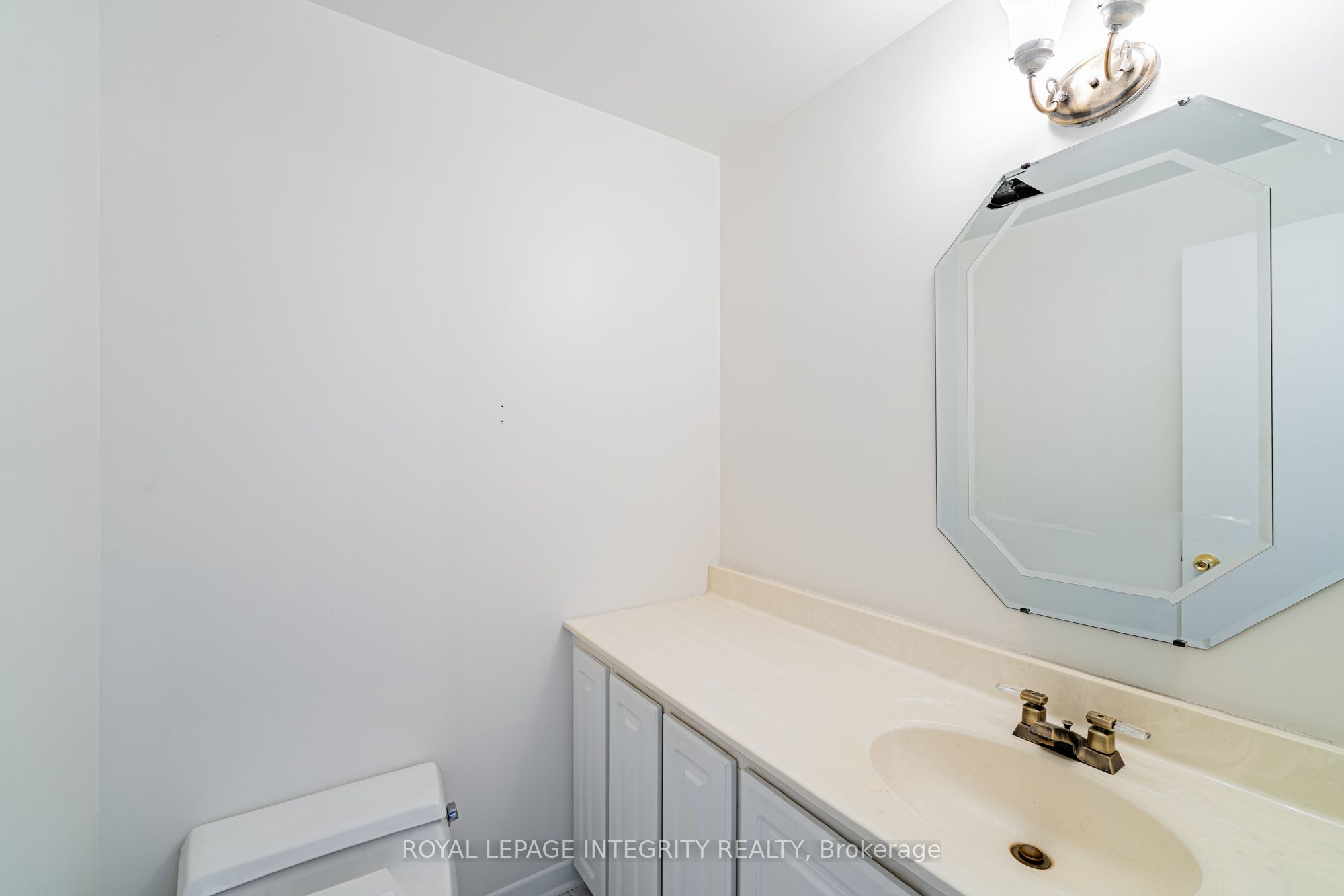 32C Benlea Drive, Tanglewood - Grenfell Glen - Pineglen, ON K2G 4A8 photo 3