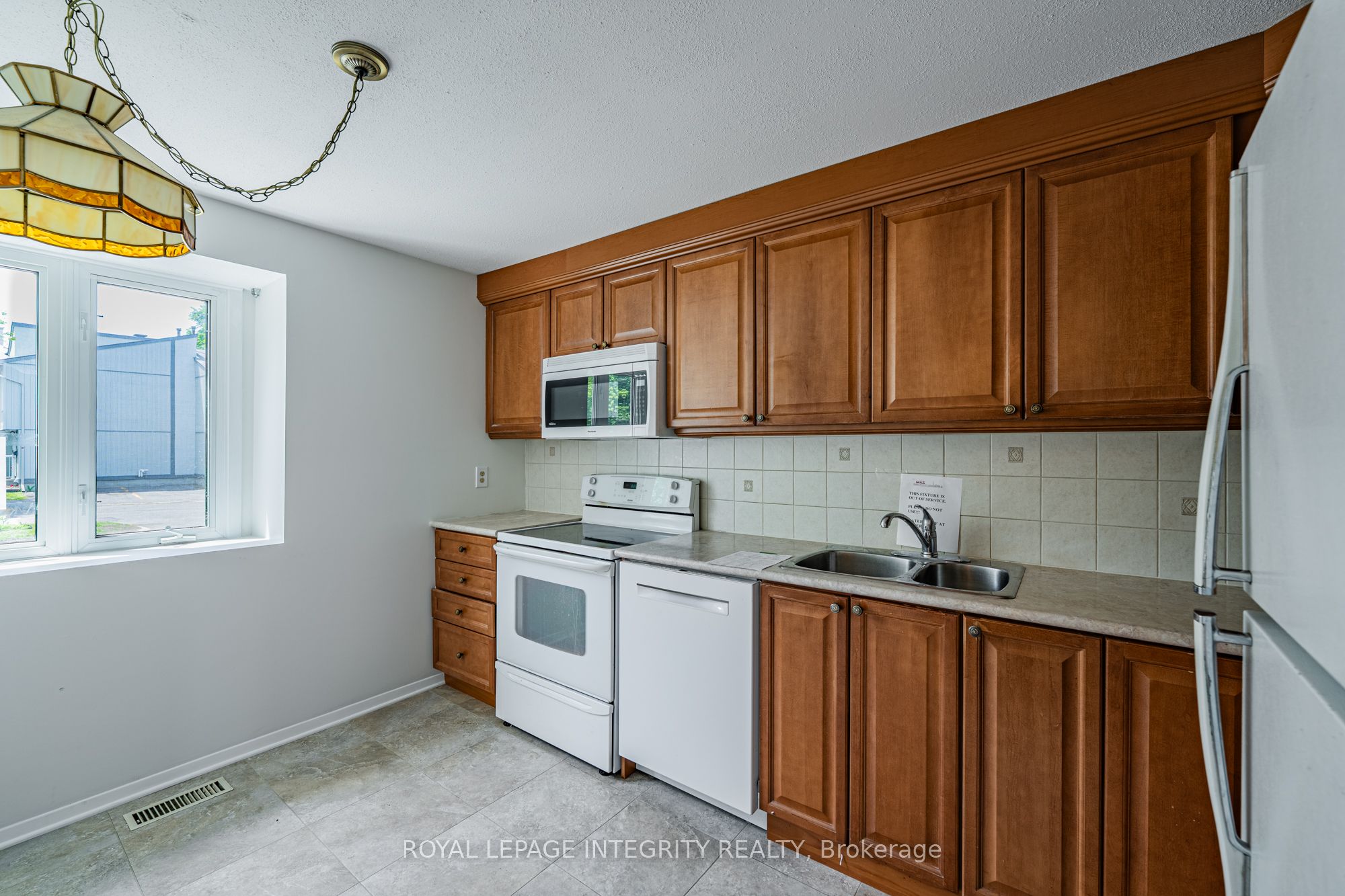 32C Benlea Drive, Tanglewood - Grenfell Glen - Pineglen, ON K2G 4A8 photo 4