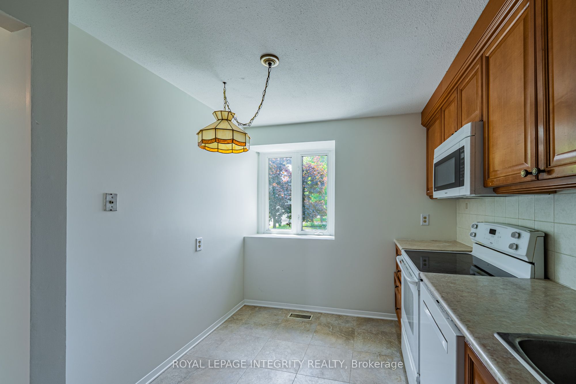 32C Benlea Drive, Tanglewood - Grenfell Glen - Pineglen, ON K2G 4A8 photo 5