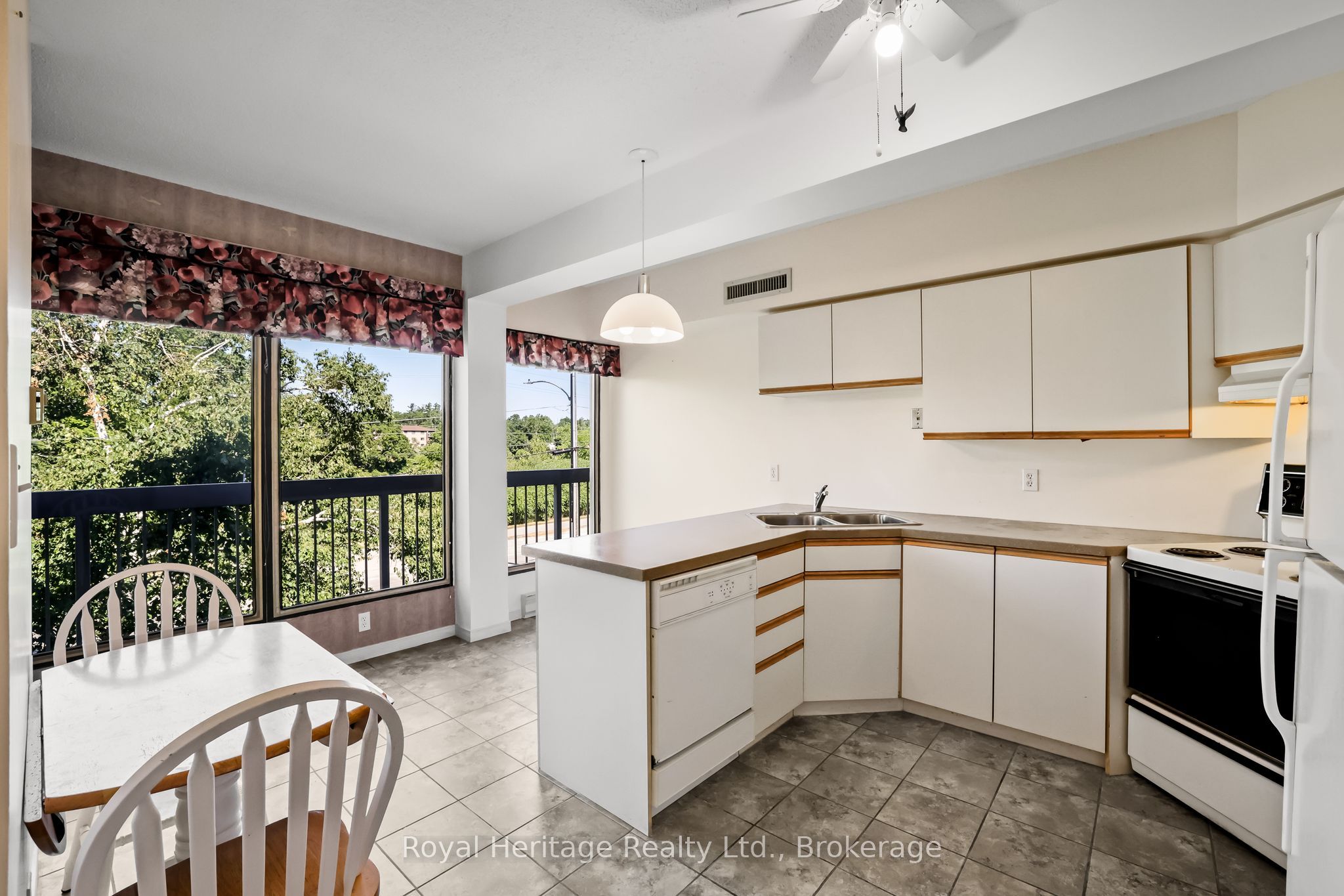 40 Auburn Street 211, Peterborough, ON K9H 2G2
