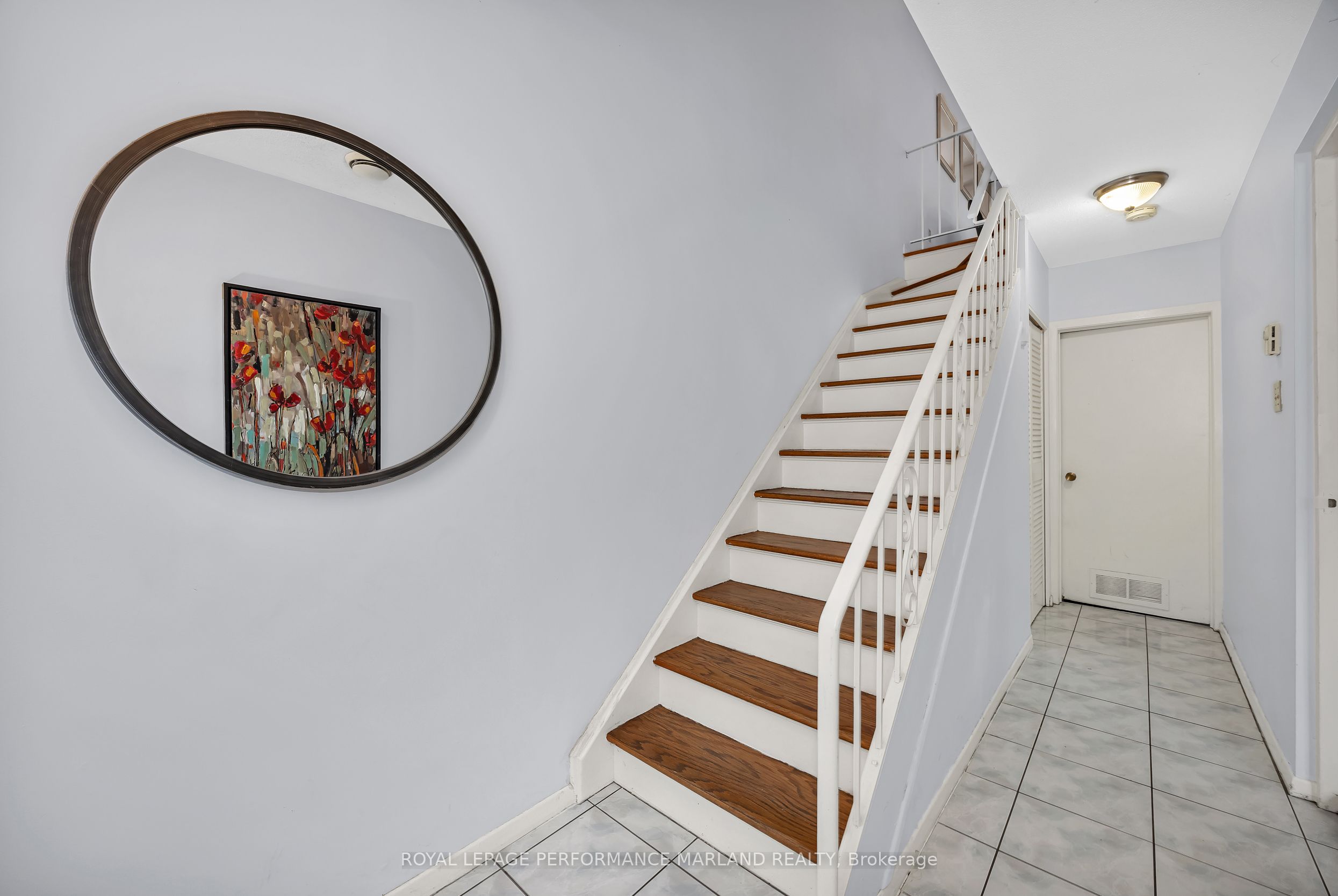 9 Marco Lane, Glebe - Ottawa East and Area, ON K1S 5A1 photo 3
