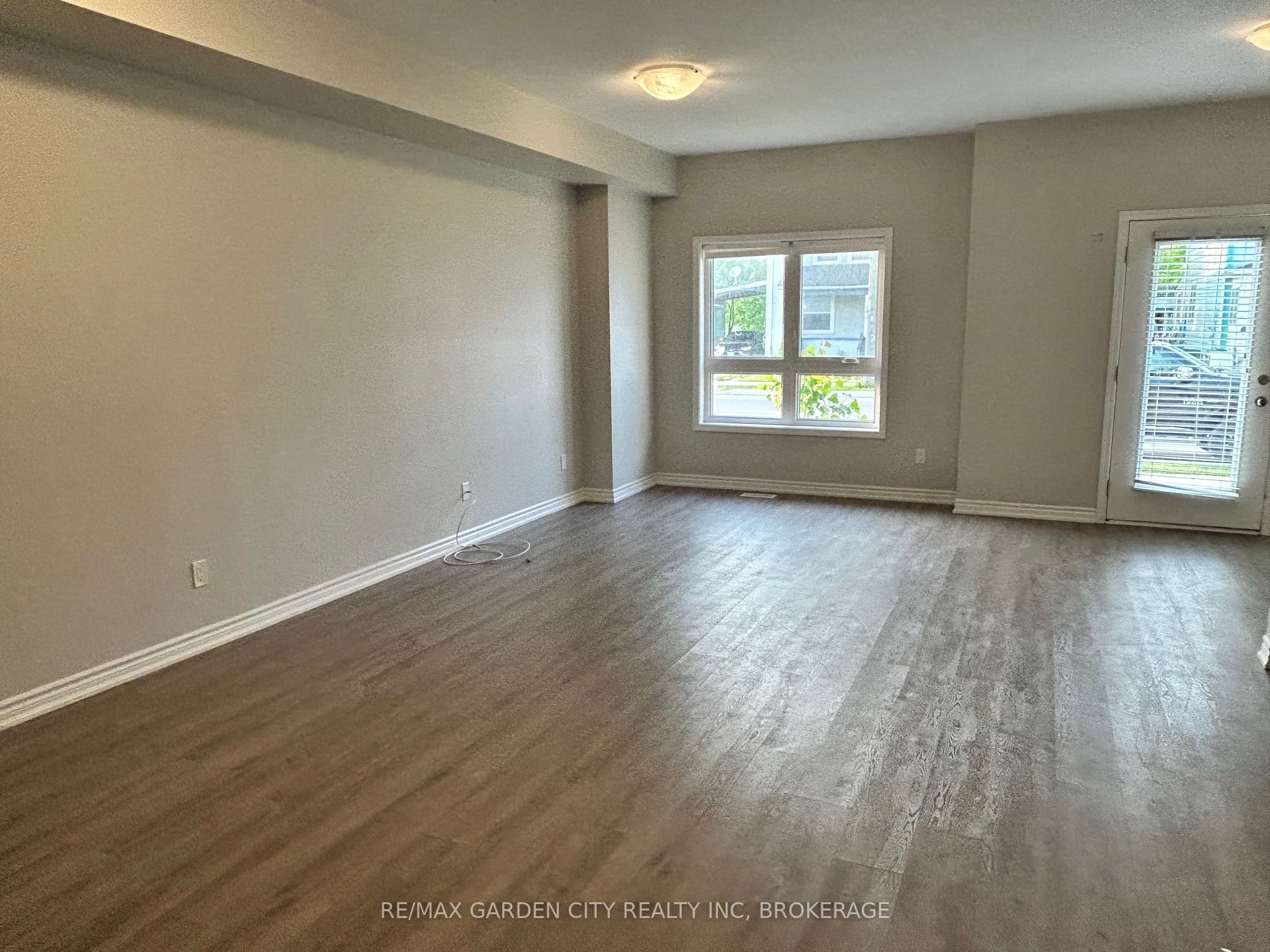 182 BROADWAY Lane 8, Welland, ON L3C 0J2 photo 3