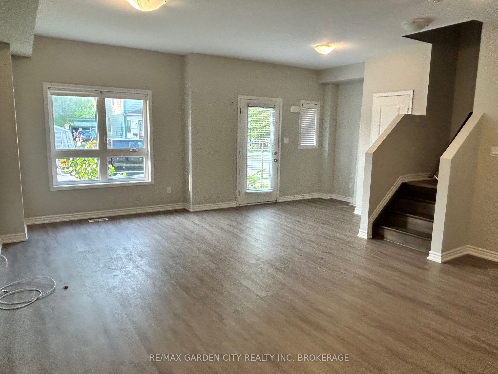 182 BROADWAY Lane 8, Welland, ON L3C 0J2 photo 4