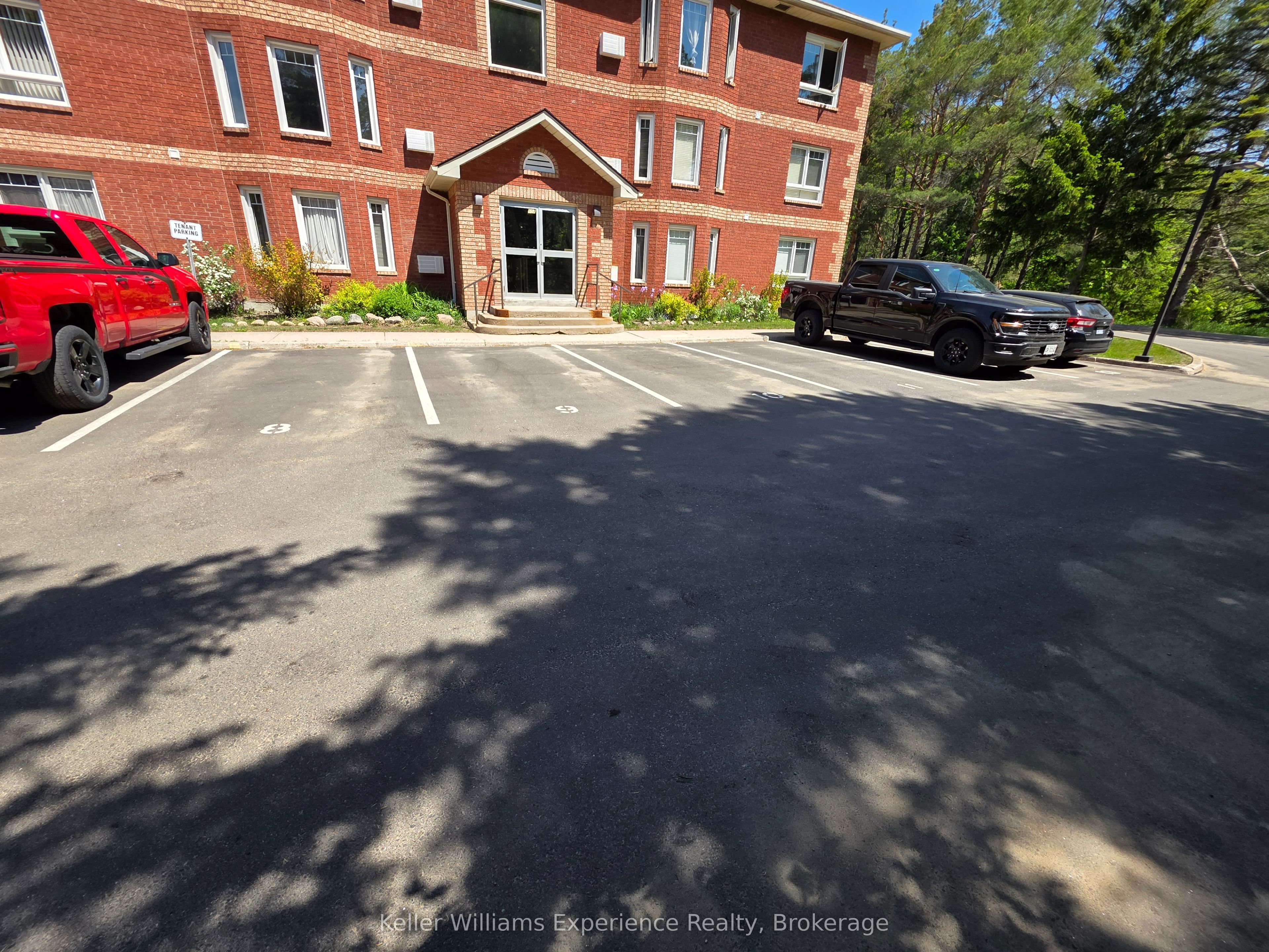 661 Cedar Lane 102C, Bracebridge, ON P1L 1N9
