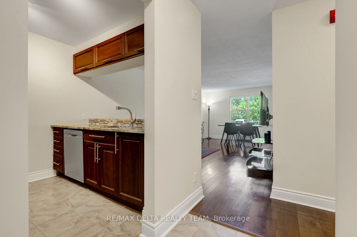 1099 Cadboro Road 107, Cyrville - Carson Grove - Pineview, ON K1J 9K4 photo 5