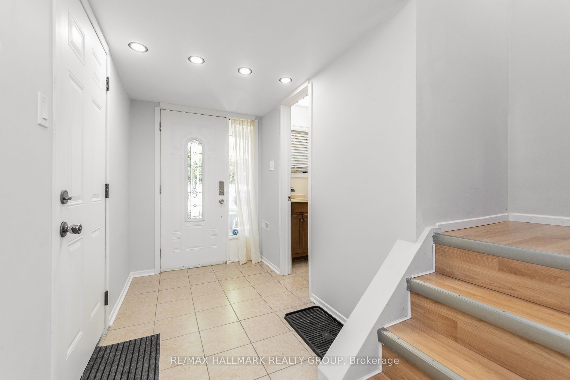 6931 Du Bois Avenue, Orleans - Convent Glen and Area, ON K1C 5L4 photo 5