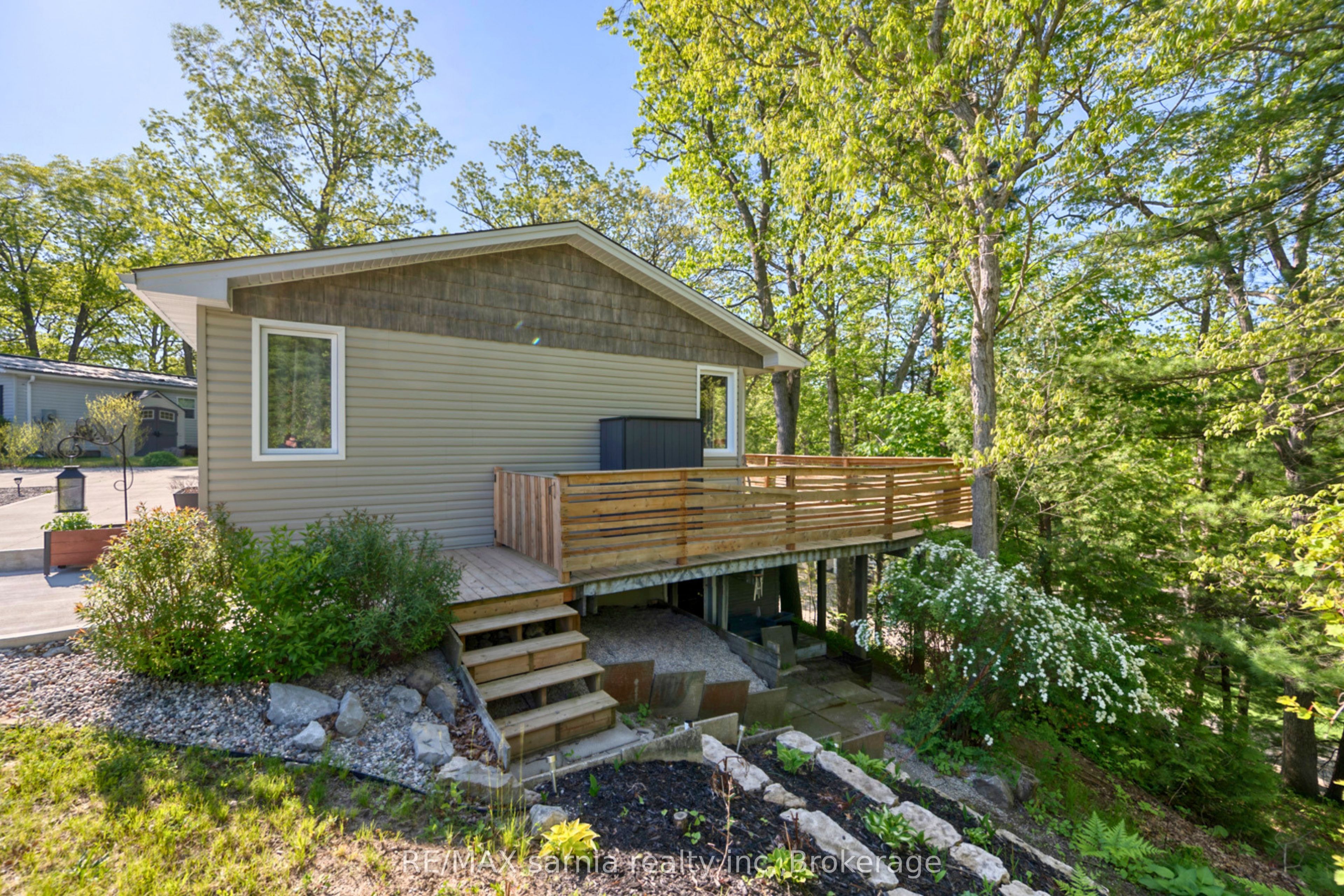 9826 Northville Crescent 14, Lambton Shores, ON N0M 2N0 photo 3