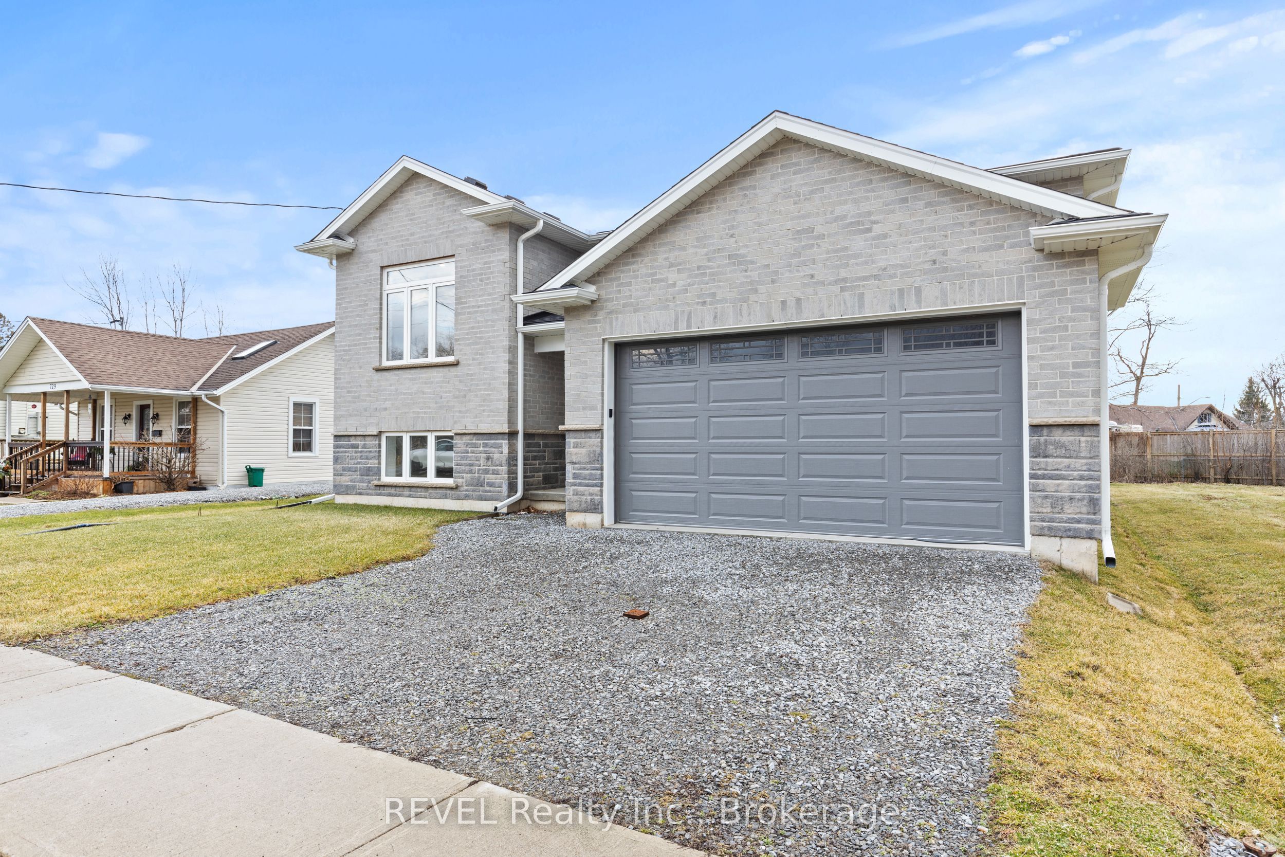735 Dominion Road, Fort Erie, ON L2A 1G9 photo 2