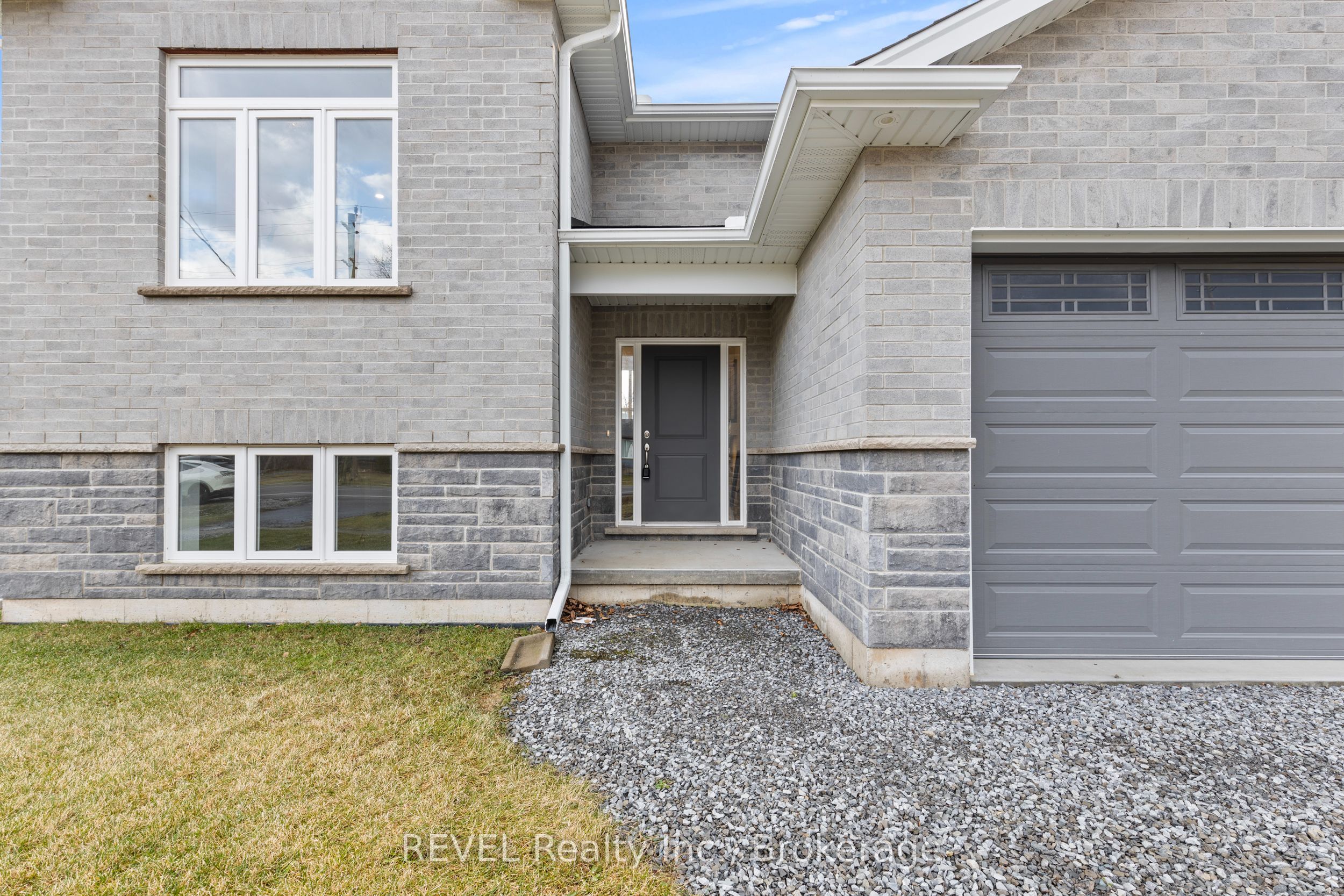 735 Dominion Road, Fort Erie, ON L2A 1G9 photo 3