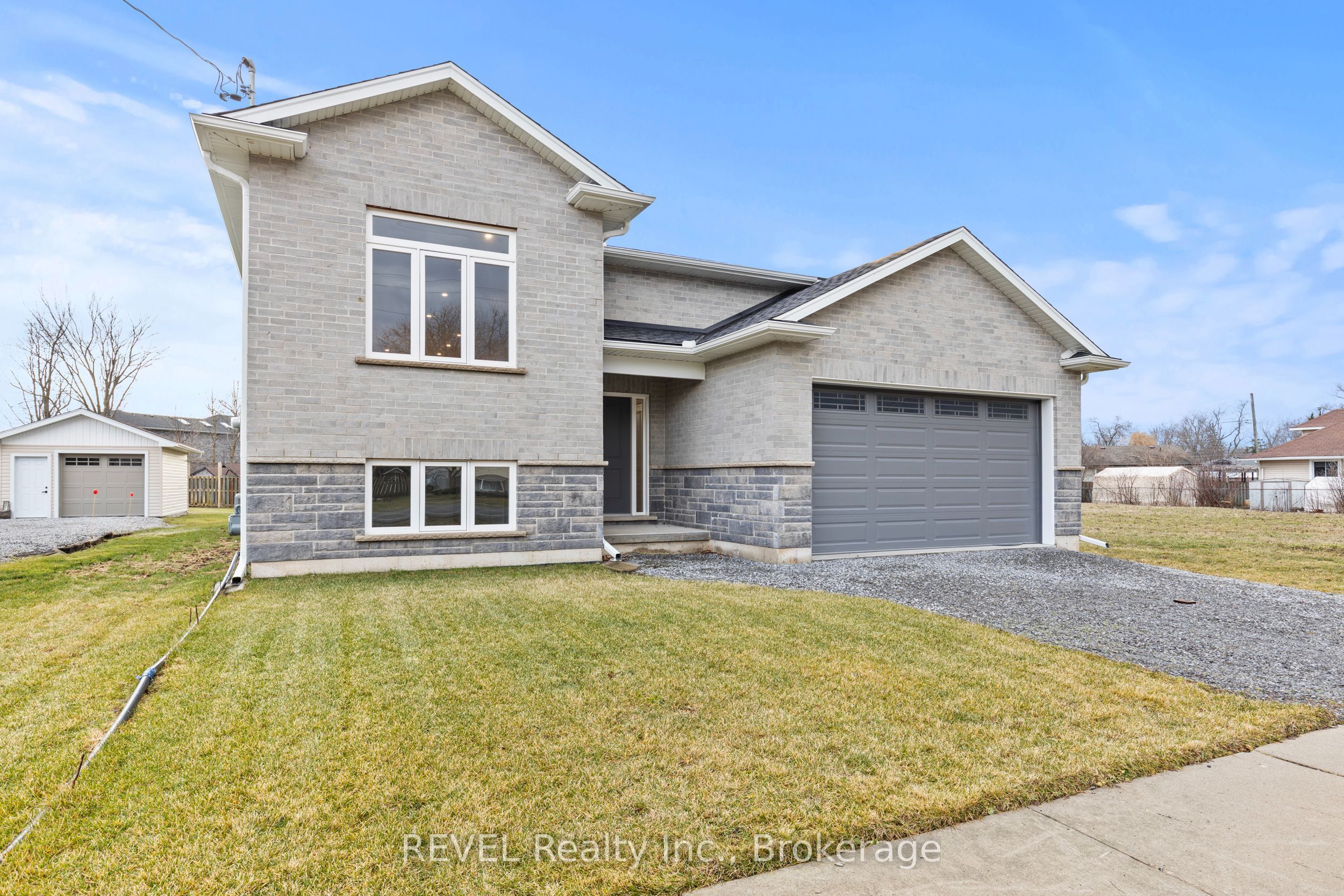 735 Dominion Road, Fort Erie, ON L2A 1G9 photo 4