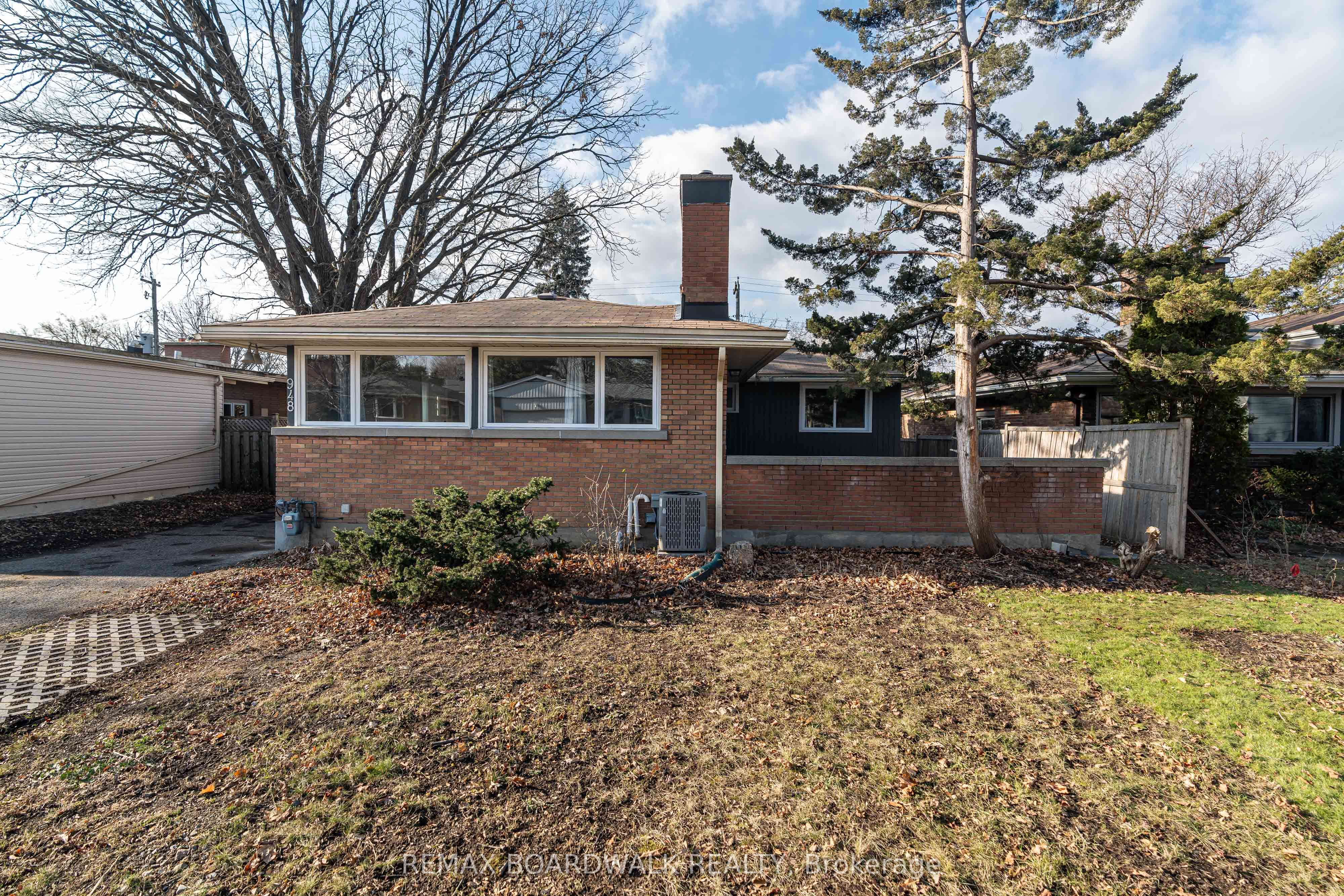 948 Parkhurst Boulevard B, McKellar Heights - Glabar Park and Area, ON K2A 3M9 photo 2