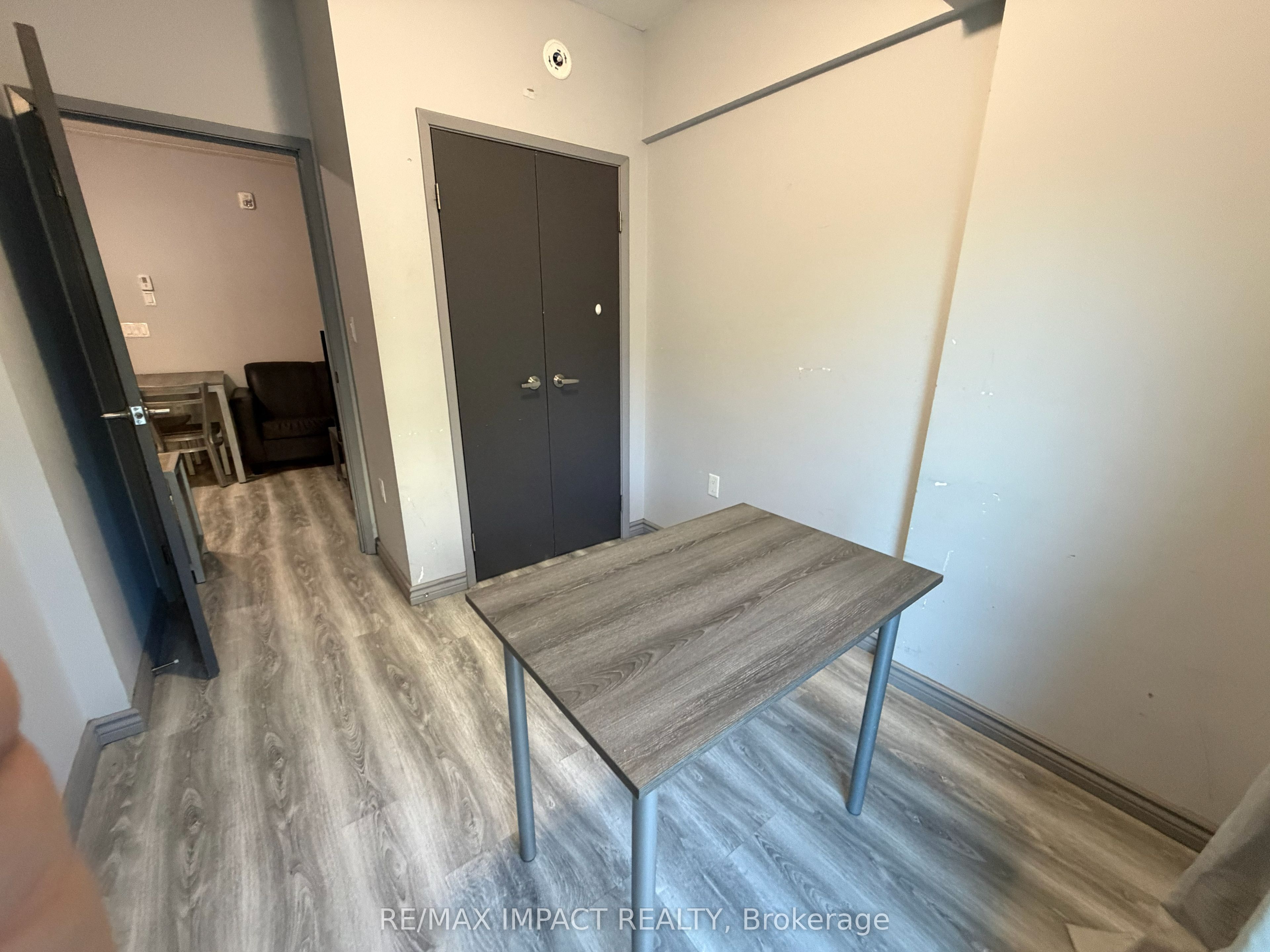 275 Larch Street B04, Waterloo, ON N2L 3R2 photo 3