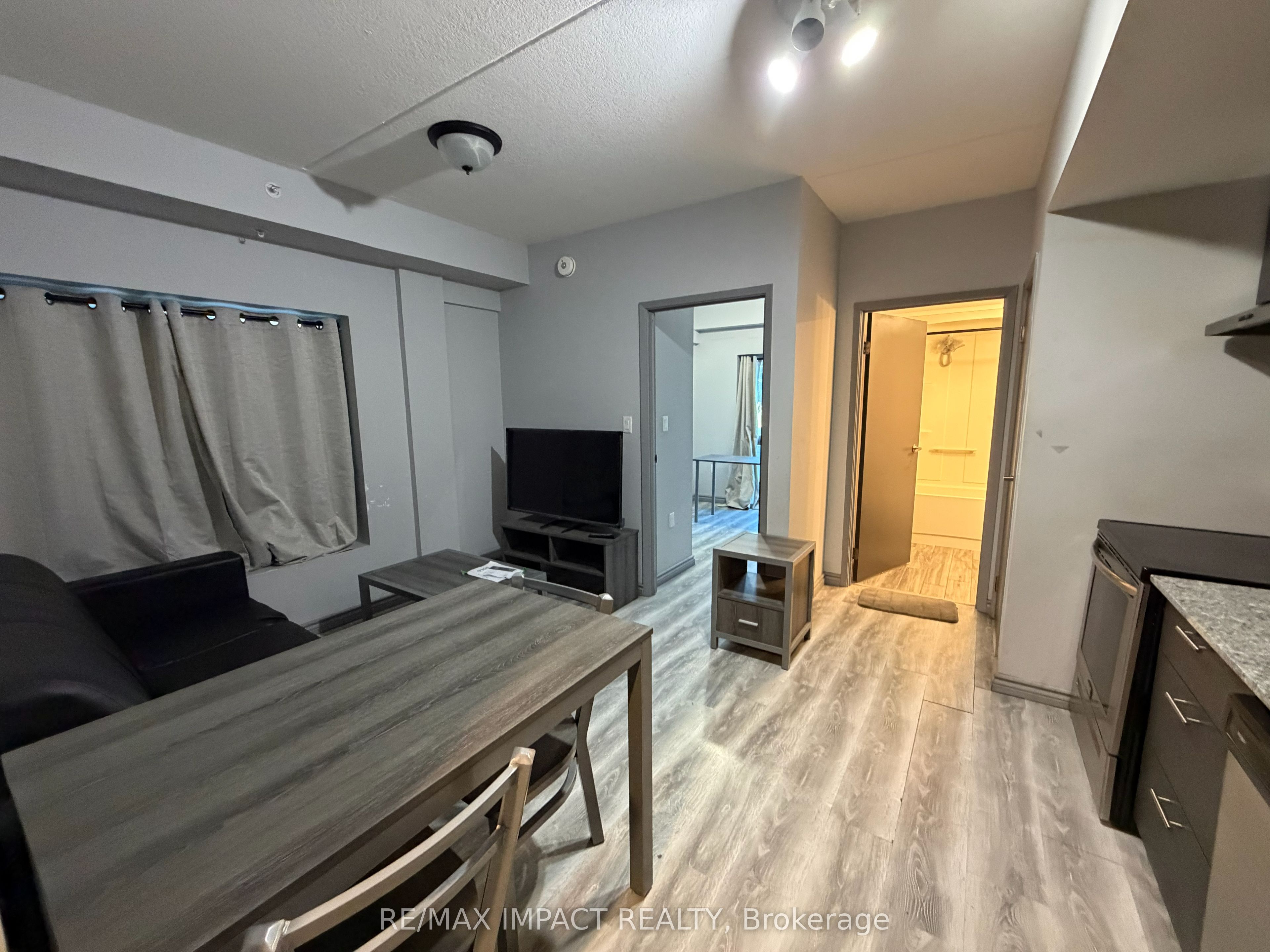 275 Larch Street B04, Waterloo, ON N2L 3R2 photo 4