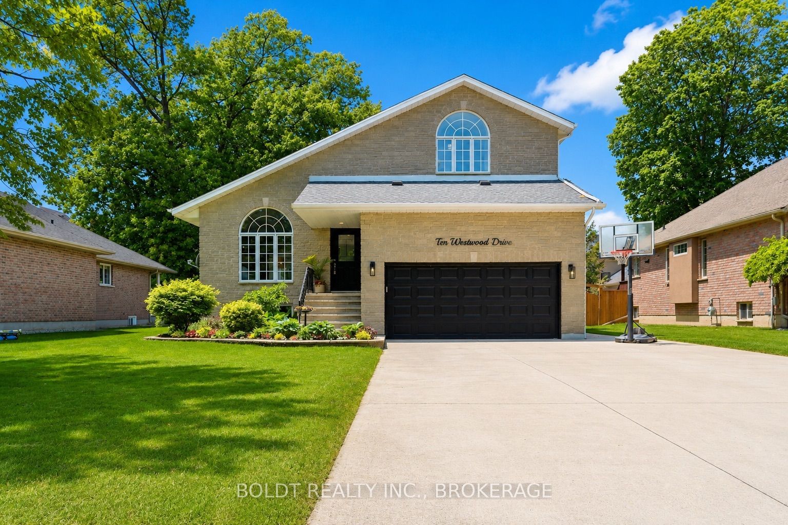10 Westwood Drive, Port Colborne, ON L3K 6B8