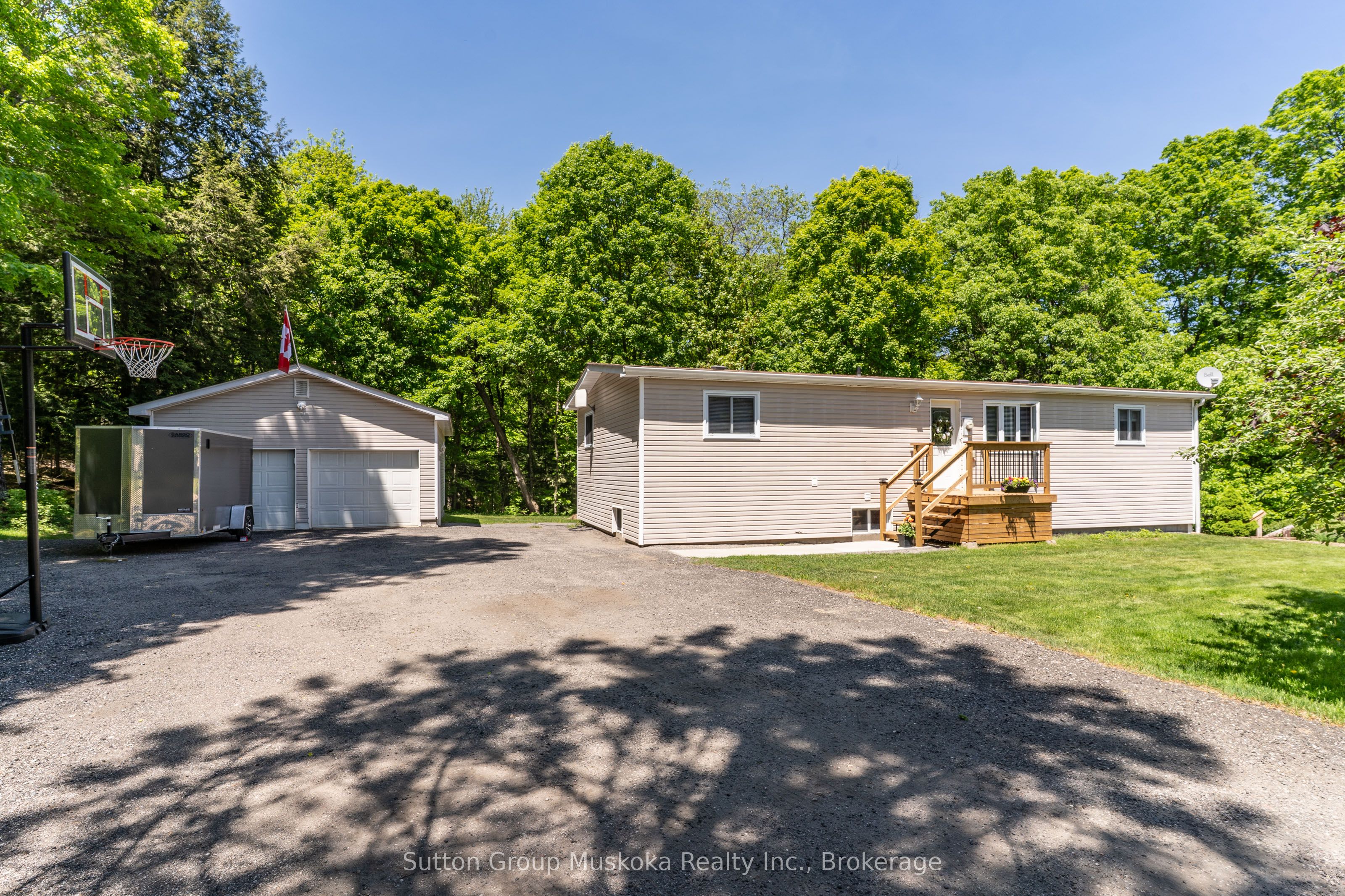 1467 North Mary Lake Road, Huntsville, ON P1H 2J3 photo 3