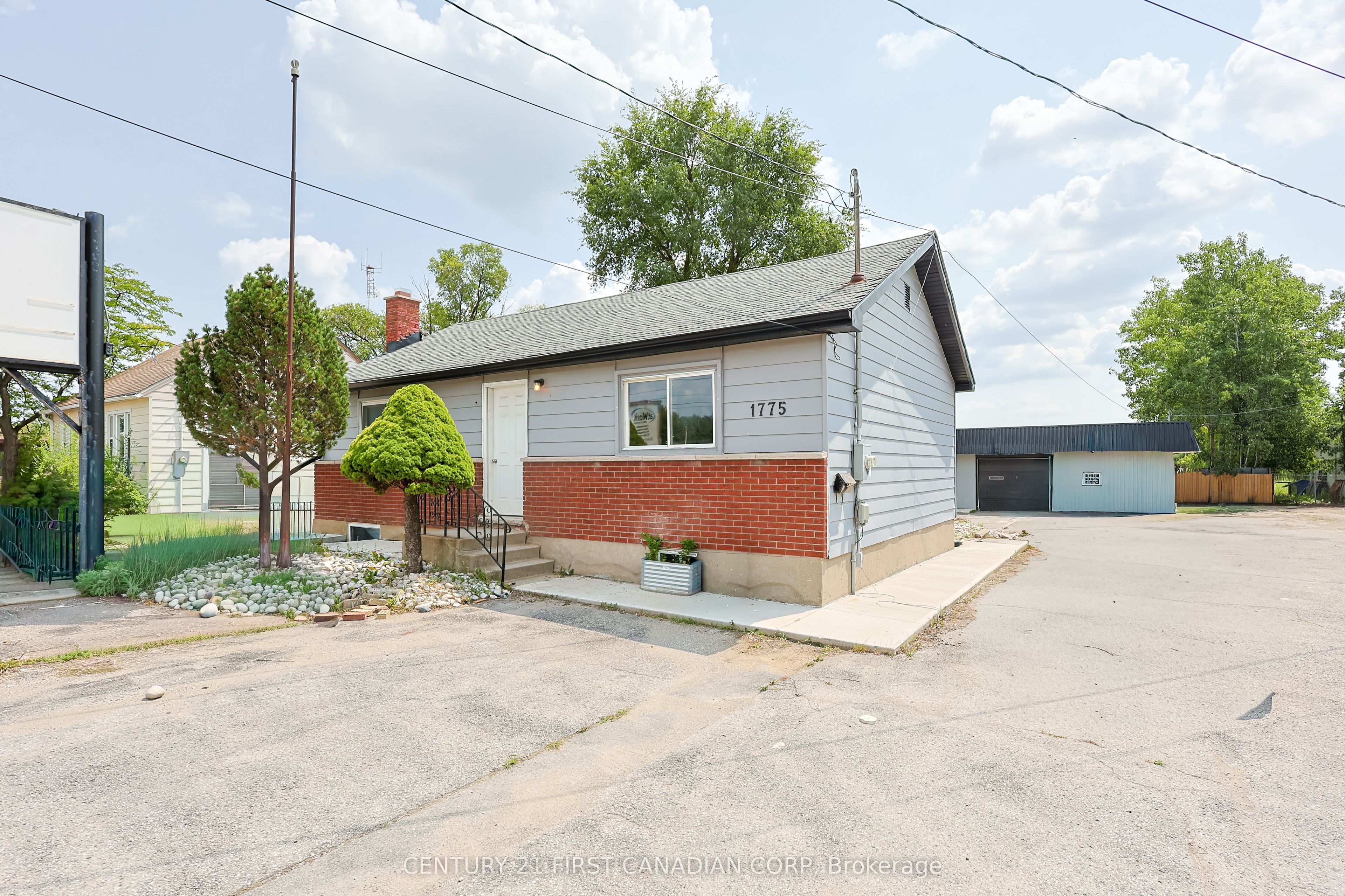 1775 OXFORD Street E A, London East, ON N5V 2Z6