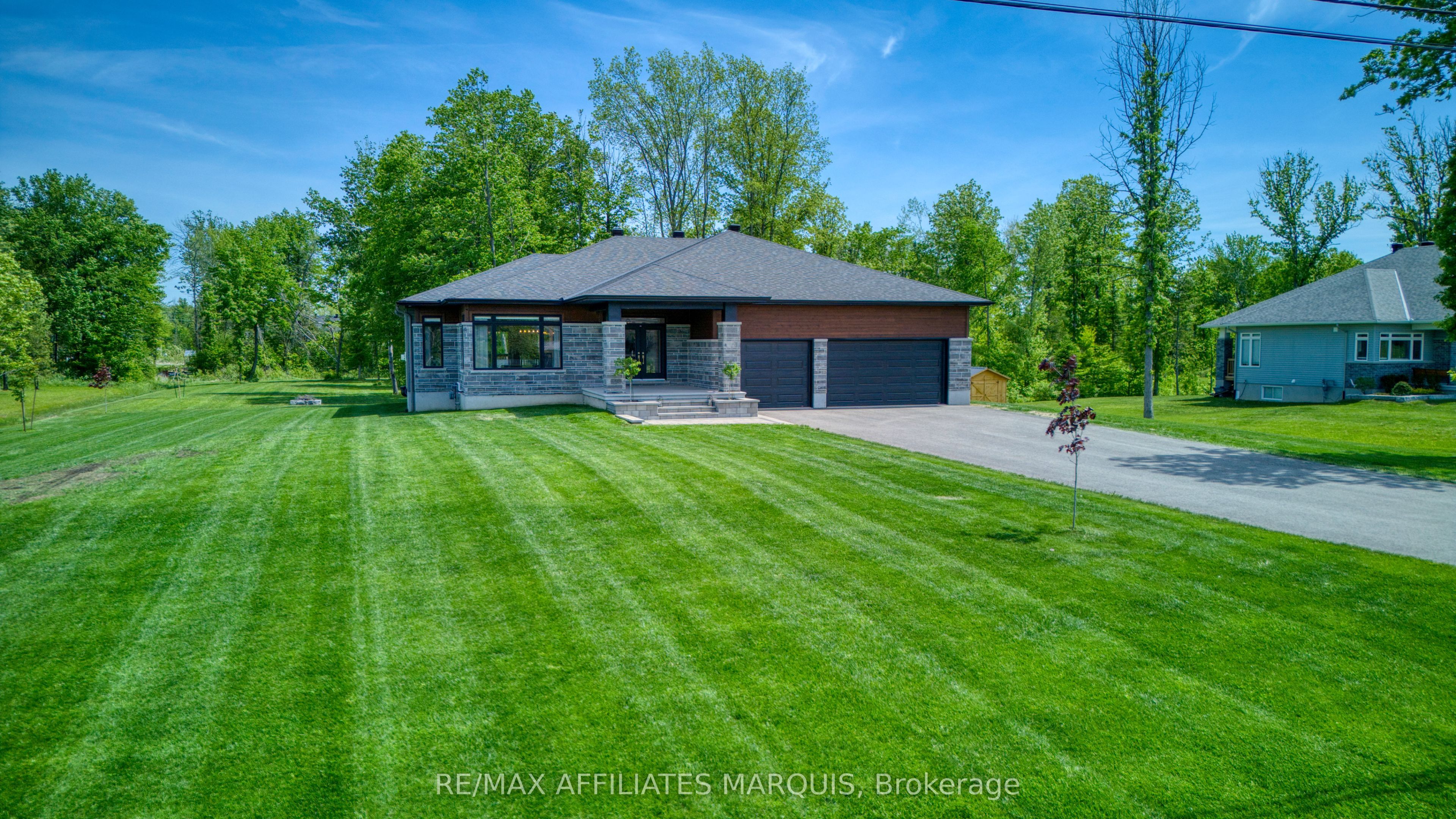 27 Diane Drive, Rideau Lakes, ON K7A 4S5