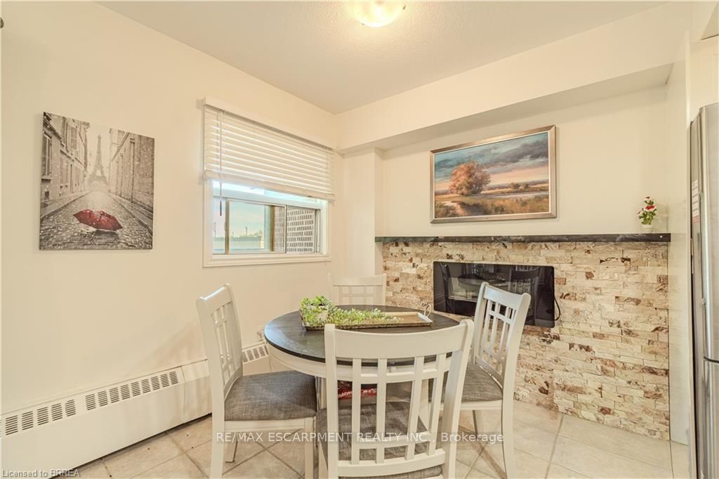 648 Grey Street 305, Brantford, ON N3S 4Y3 photo 4