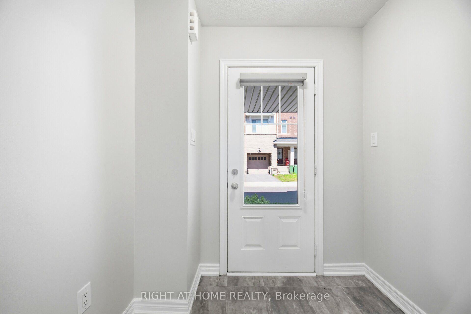 8 Rapids Lane, Hamilton, ON L8K 0A3 photo 3