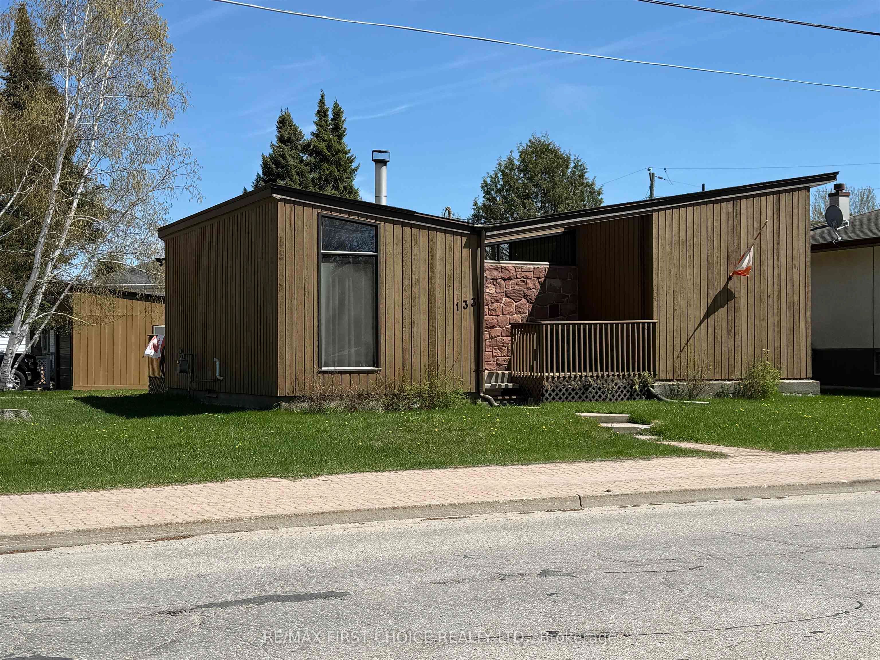 133 Memorial Avenue, Dryden, ON P8N 2M4