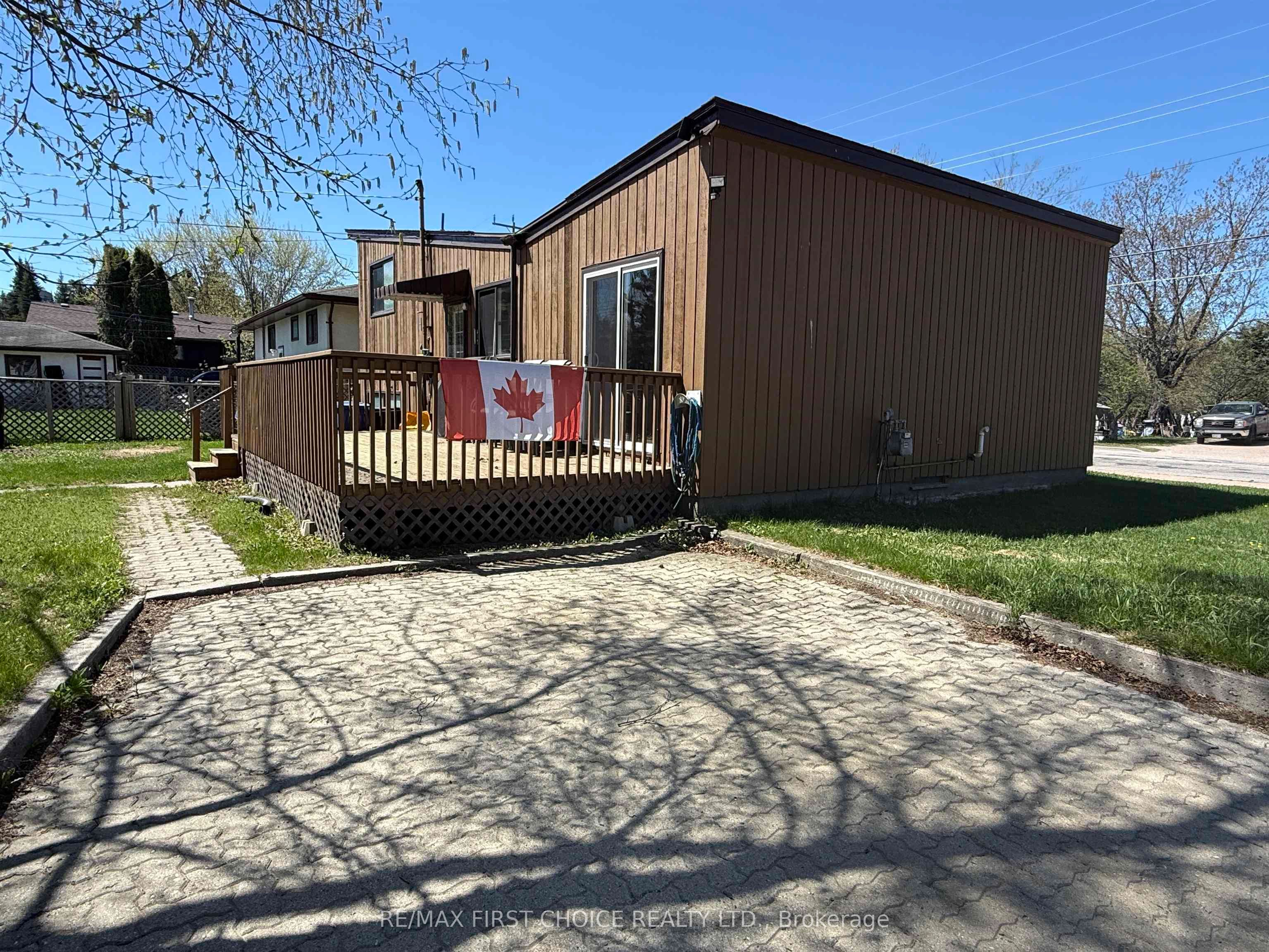 133 Memorial Avenue, Dryden, ON P8N 2M4 photo 2