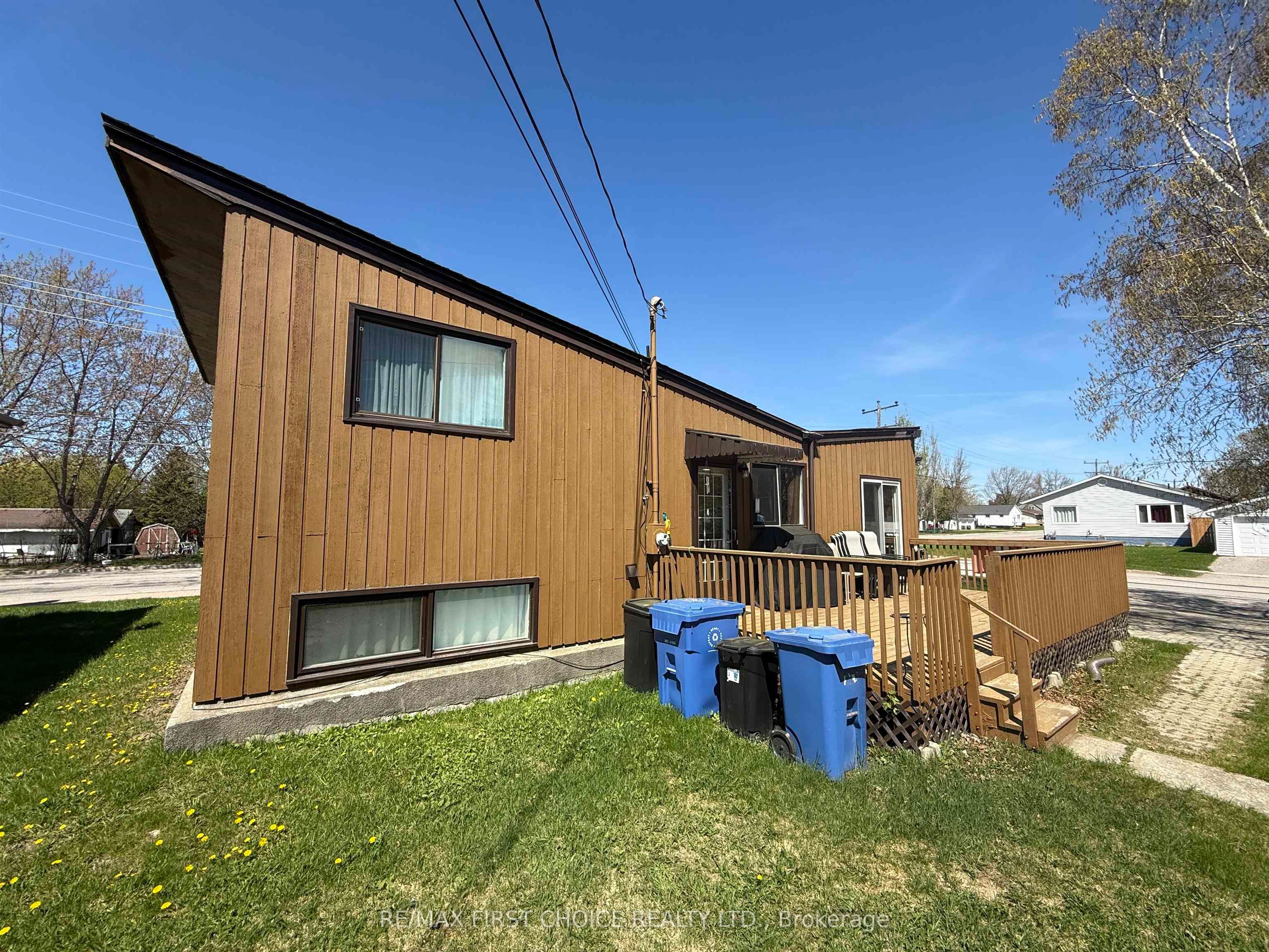133 Memorial Avenue, Dryden, ON P8N 2M4 photo 3