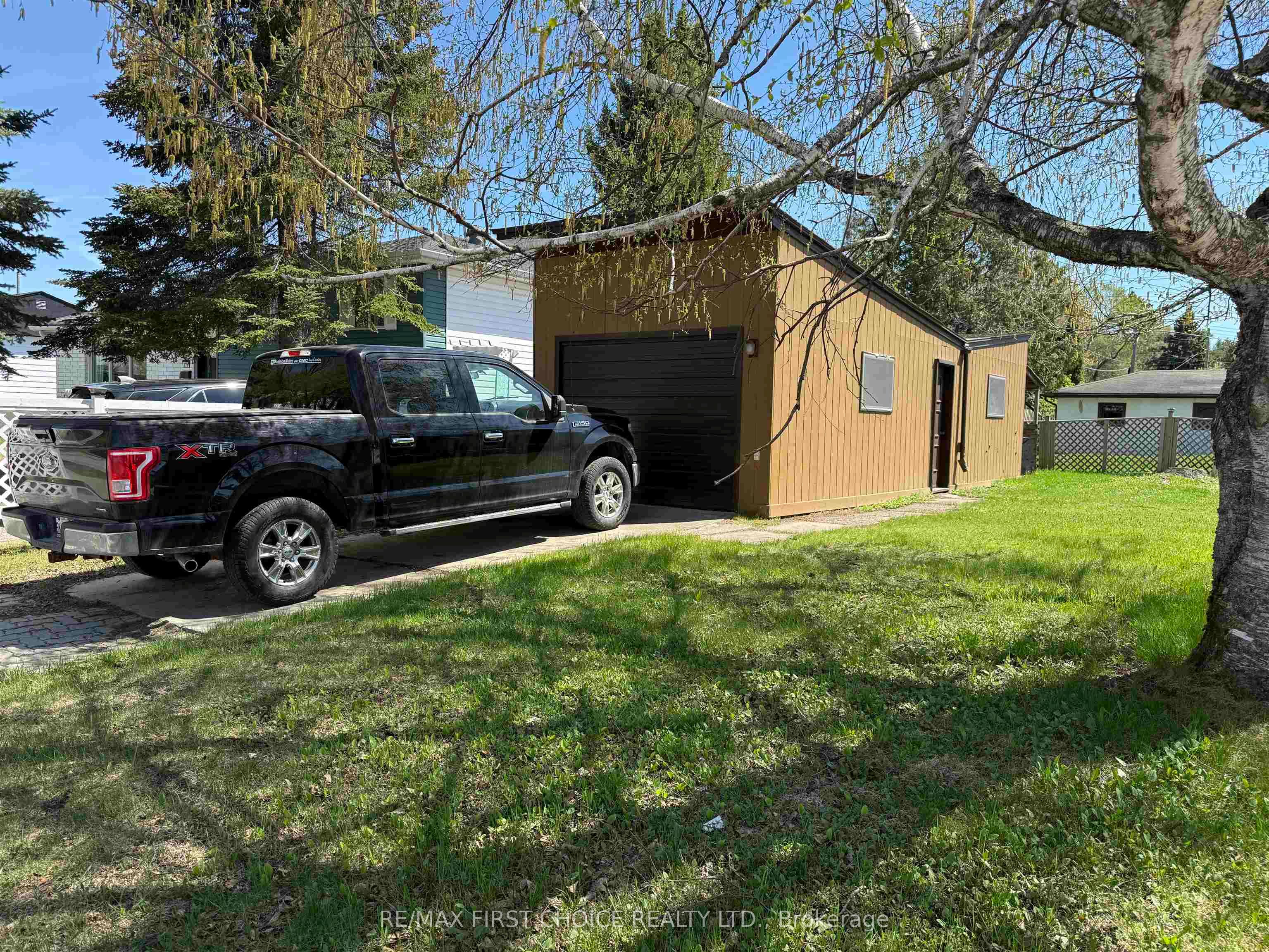 133 Memorial Avenue, Dryden, ON P8N 2M4 photo 4