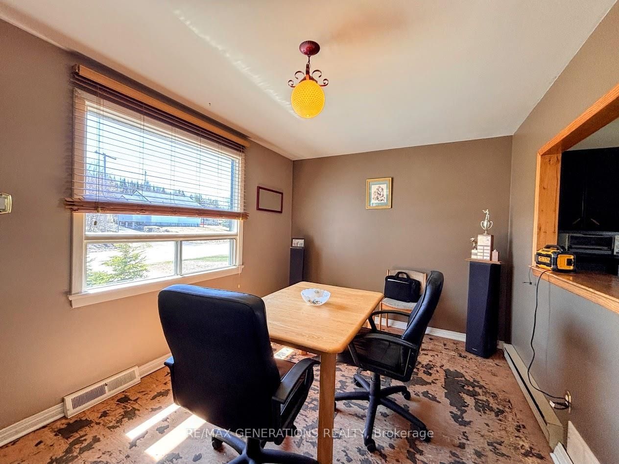 25 Neebig Avenue, Manitouwadge, ON P0T 2C0 photo 5