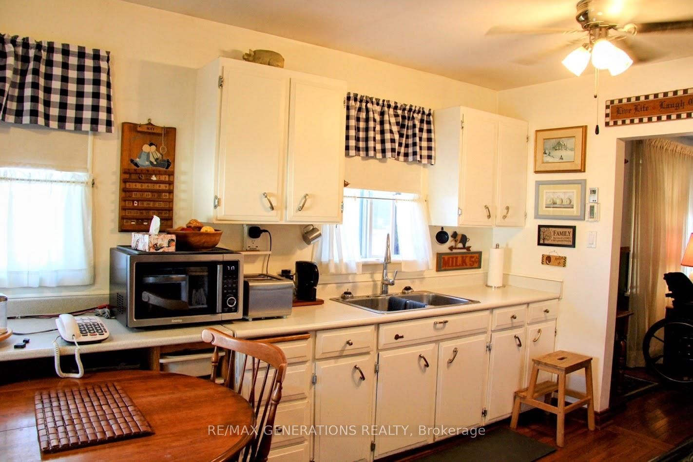 9 Swallow Drive, Manitouwadge, ON P0T 2C0 photo 2
