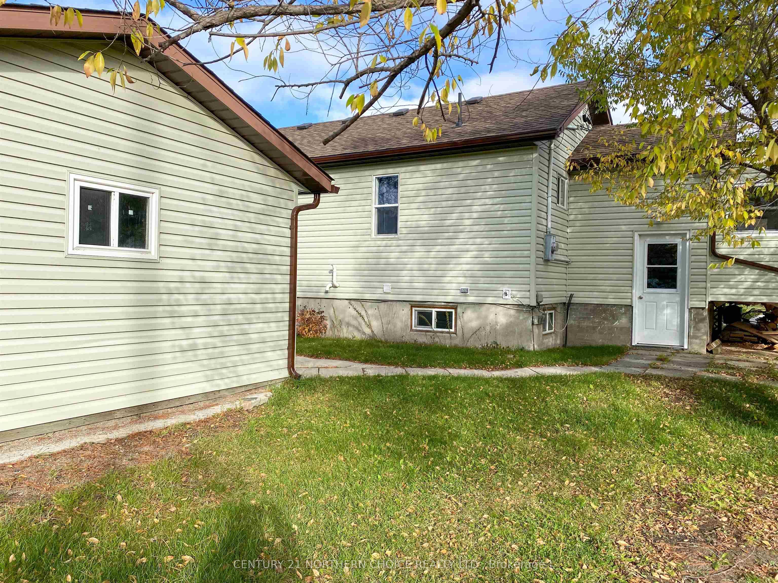 11 Pugsley Street, Red Lake, ON P0V 2M0 photo 2