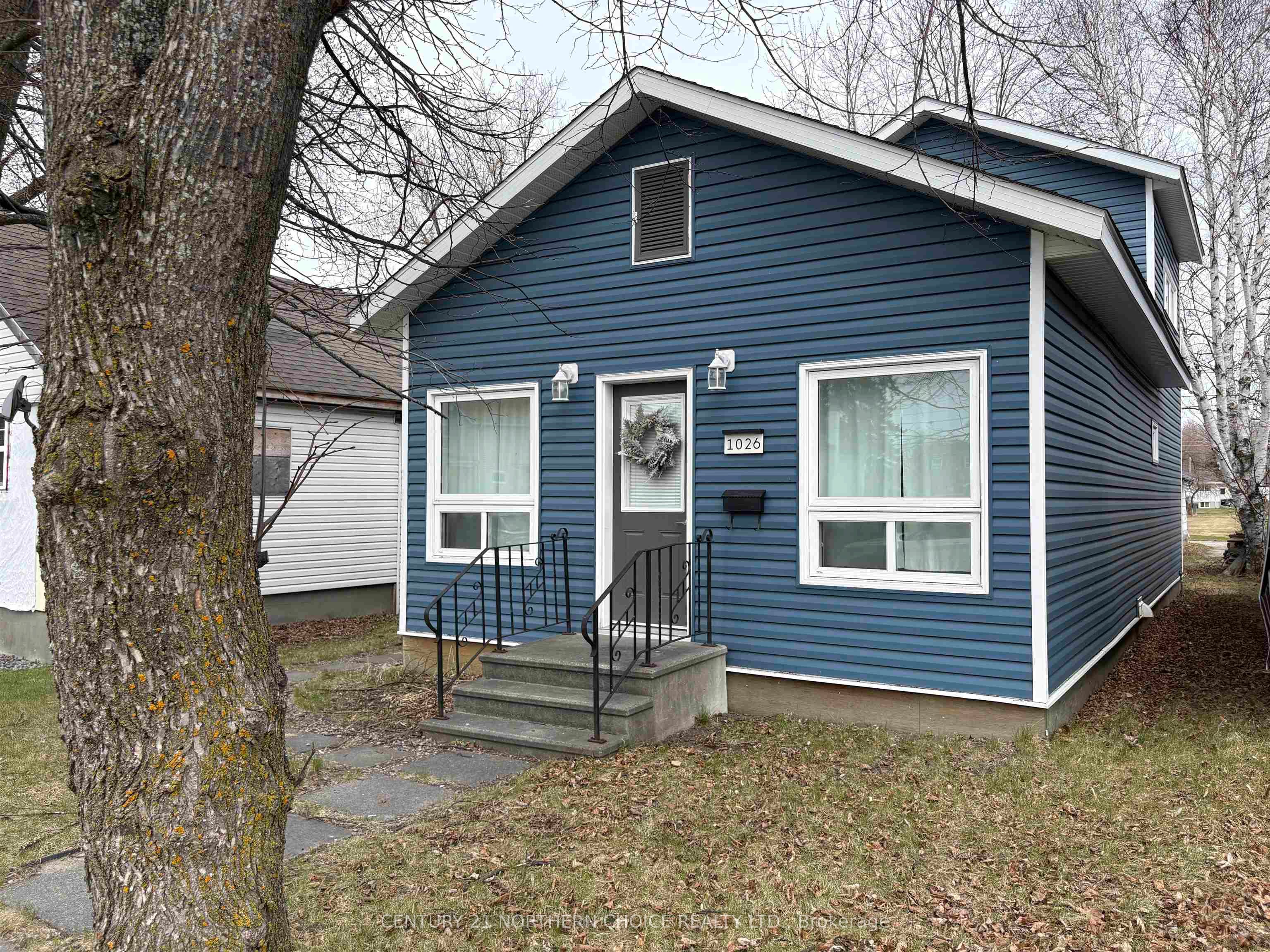 1026 Third Street E, Fort Frances, ON P9A 1S4 photo 2