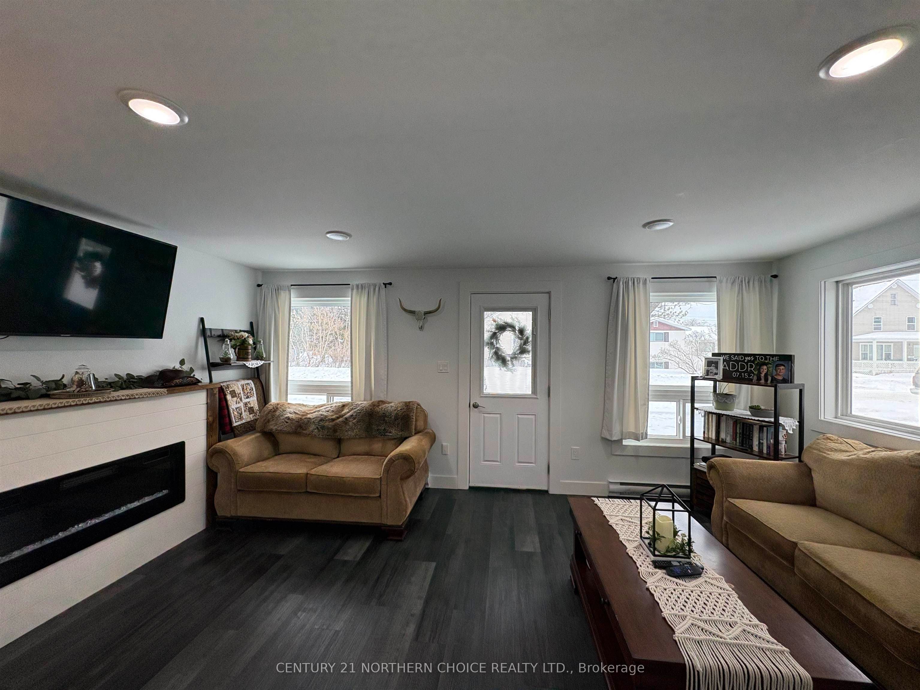 1026 Third Street E, Fort Frances, ON P9A 1S4 photo 4