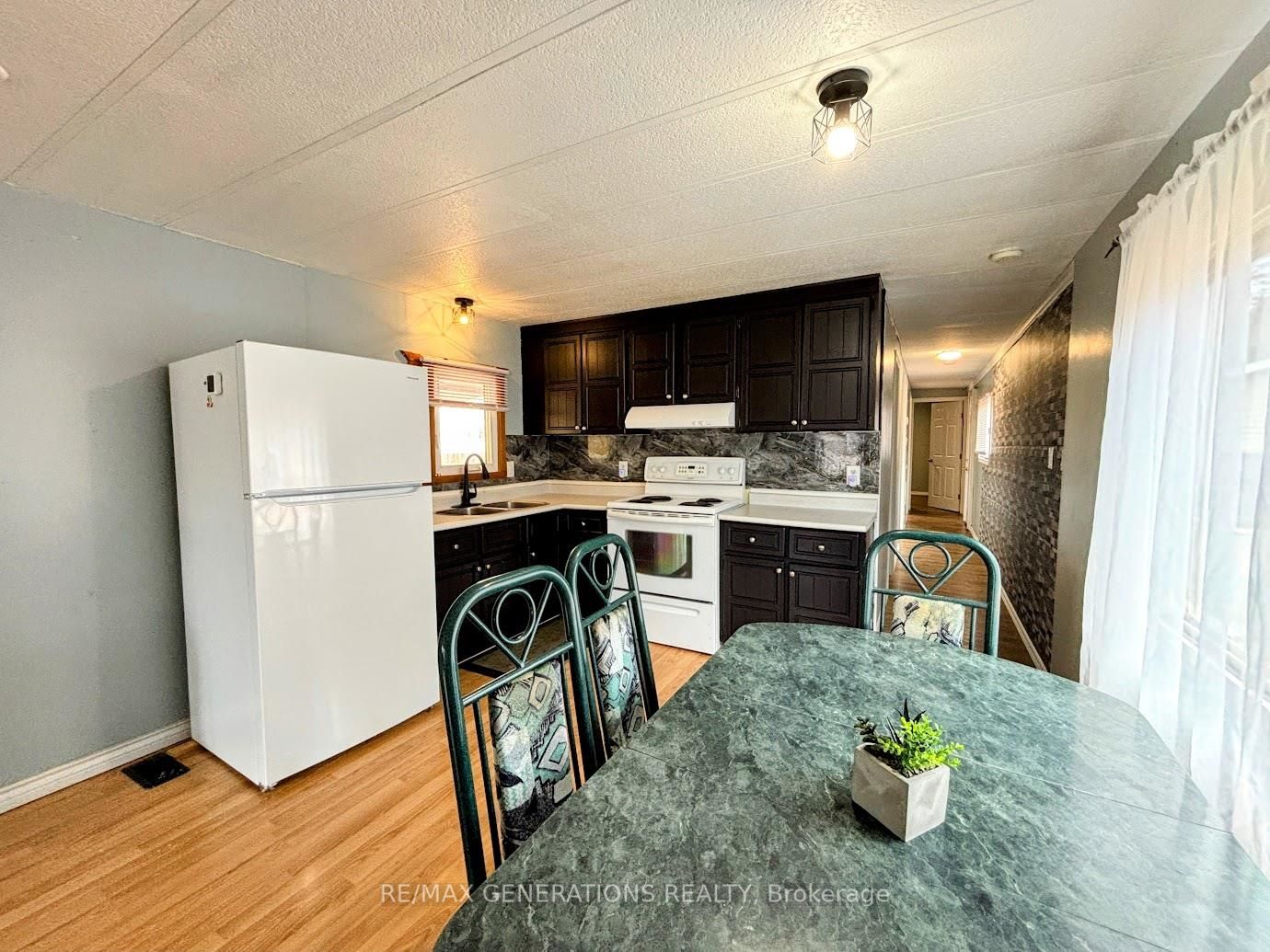 25 Coveney Street, Marathon, ON P0T 2E0 photo 2