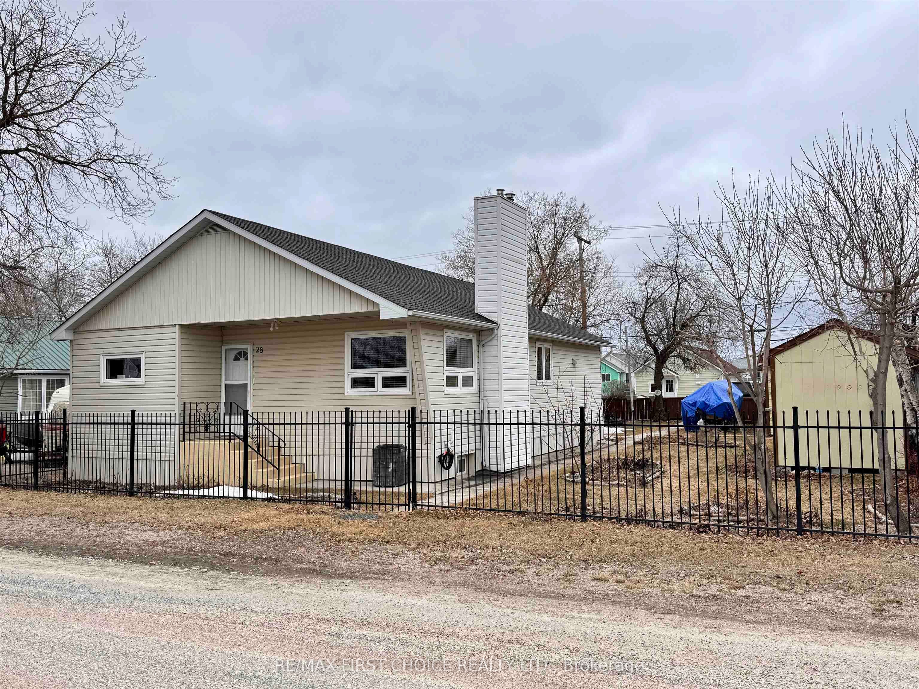 28 William Street, Red Lake, ON P0V 1L0 photo 2