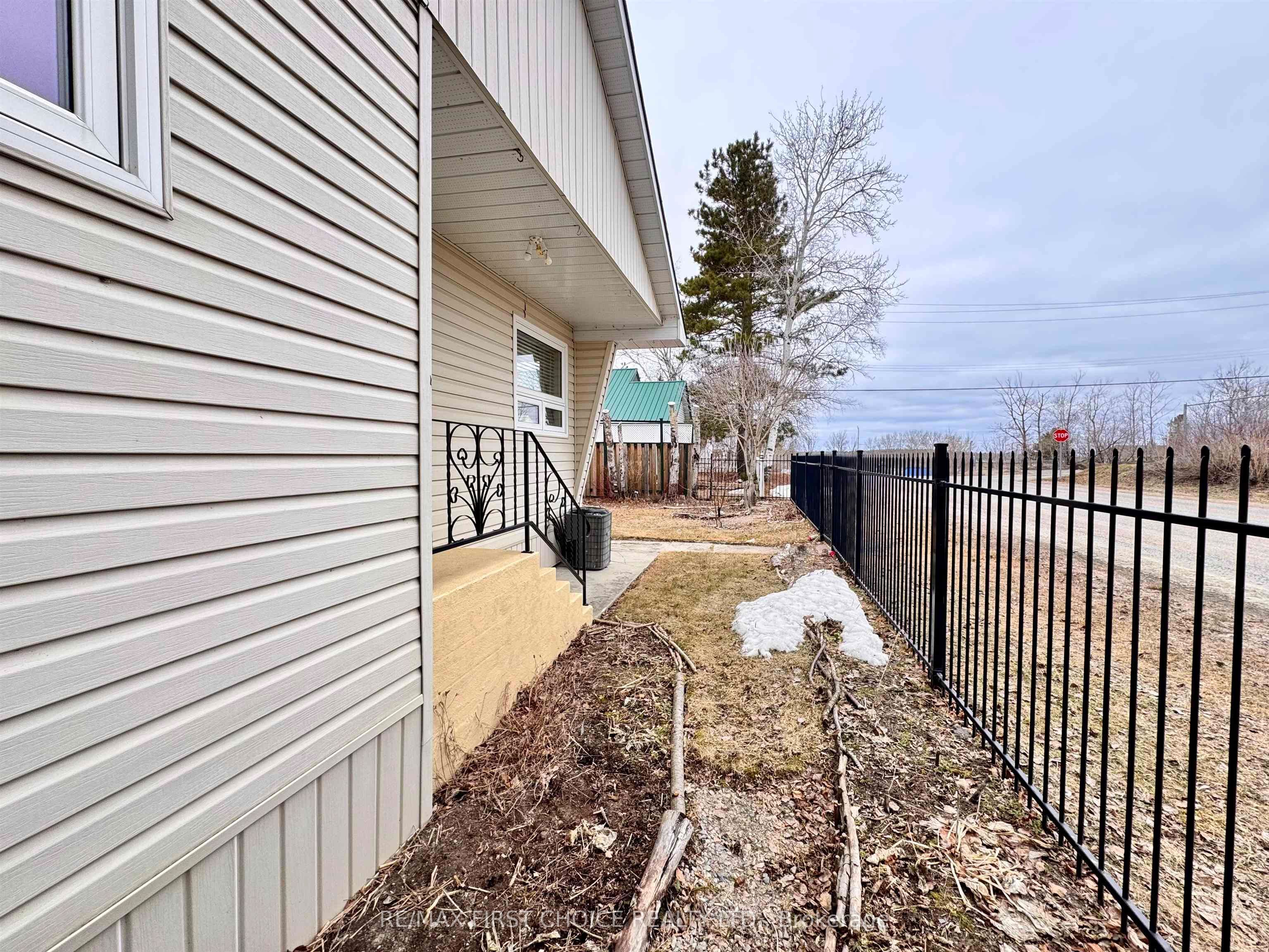 28 William Street, Red Lake, ON P0V 1L0 photo 3