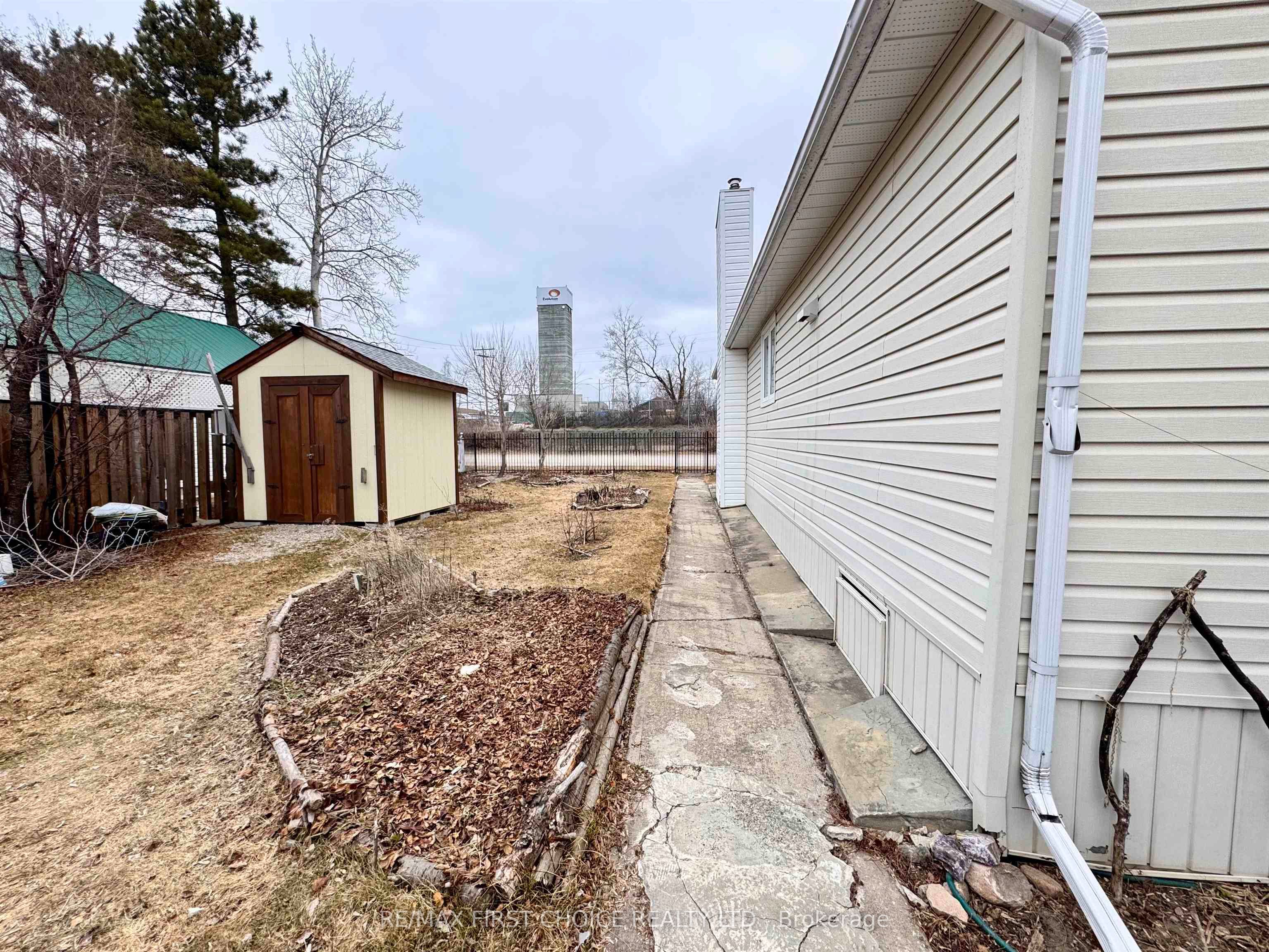 28 William Street, Red Lake, ON P0V 1L0 photo 4