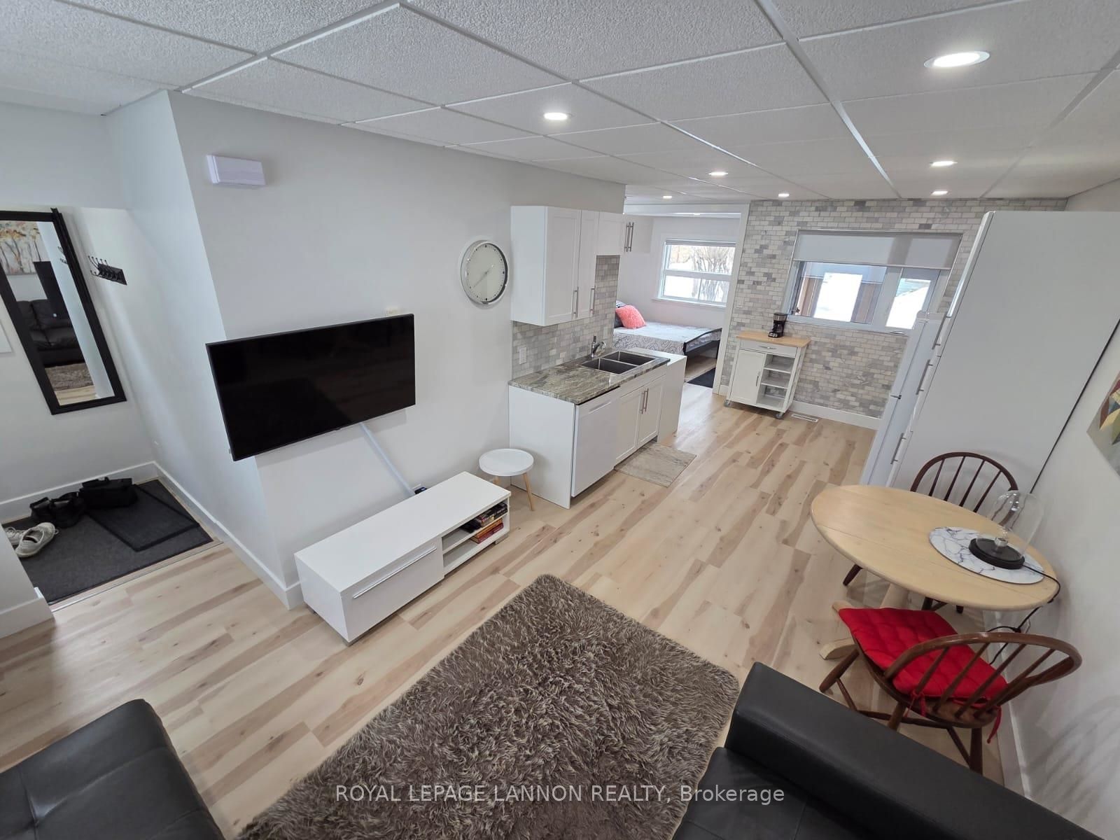 84 Machar Ave, Thunder Bay, ON P7B 2Y6