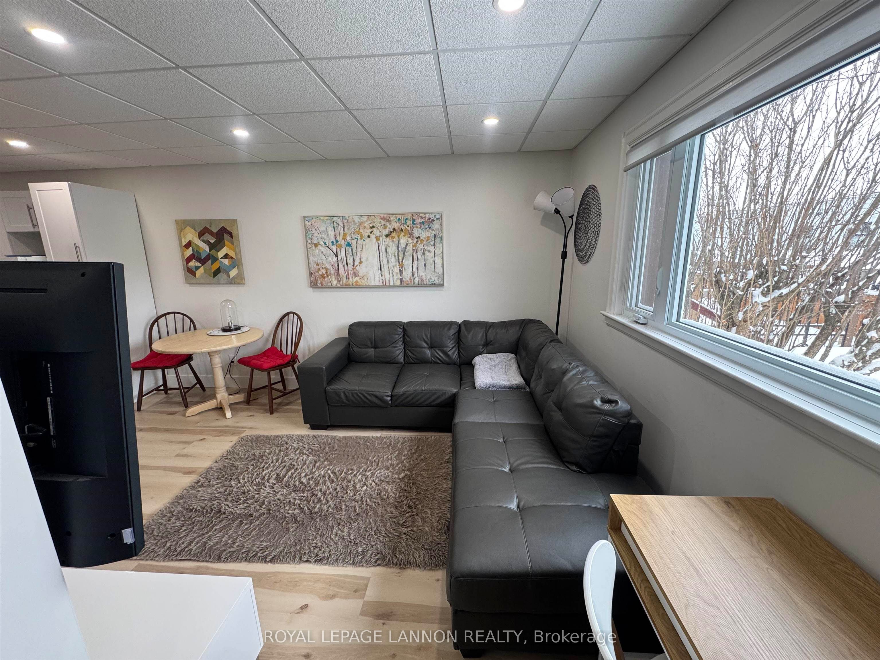 84 Machar Ave, Thunder Bay, ON P7B 2Y6 photo 3